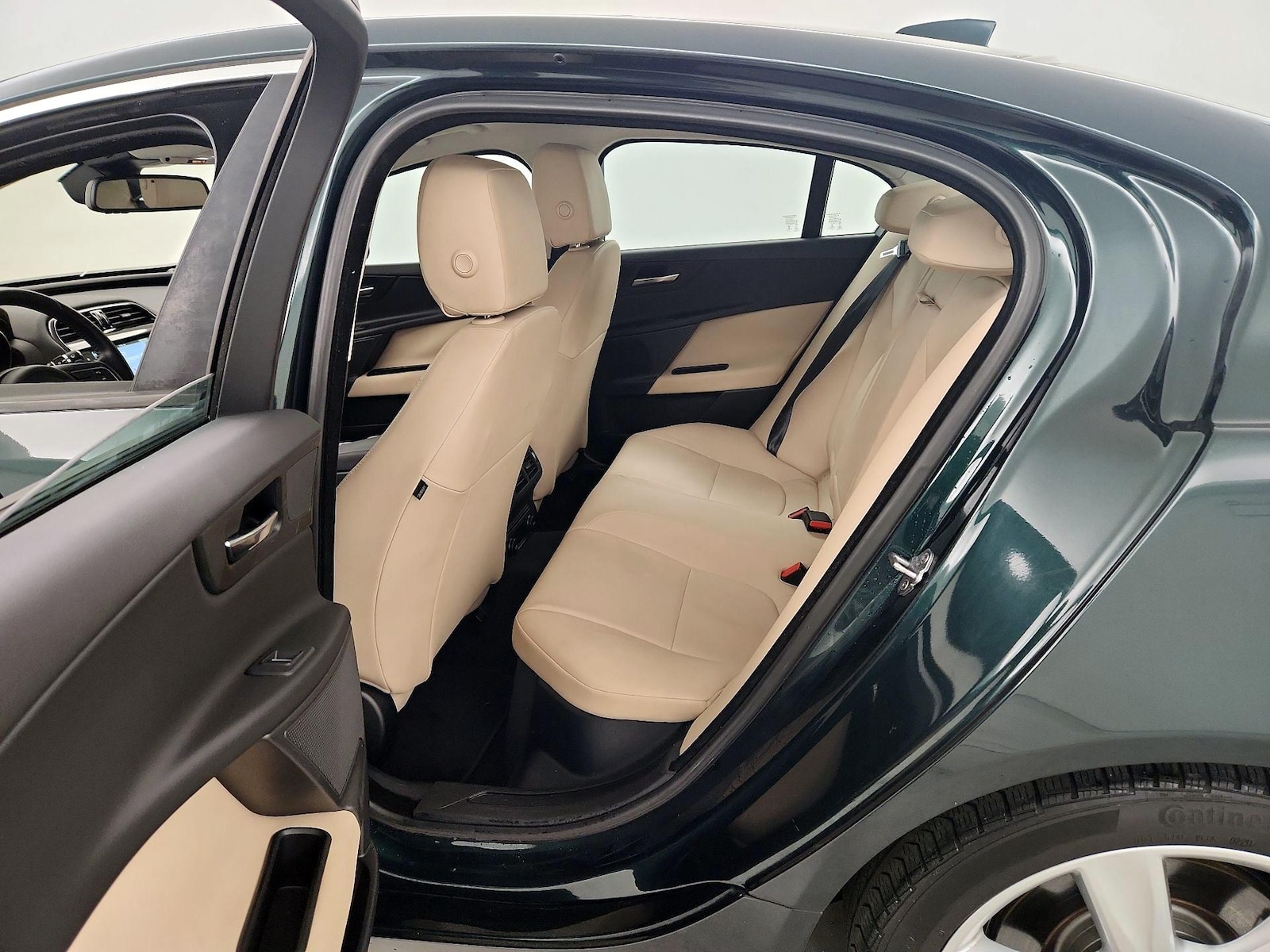 2017 Jaguar XE Premium - Photo 22