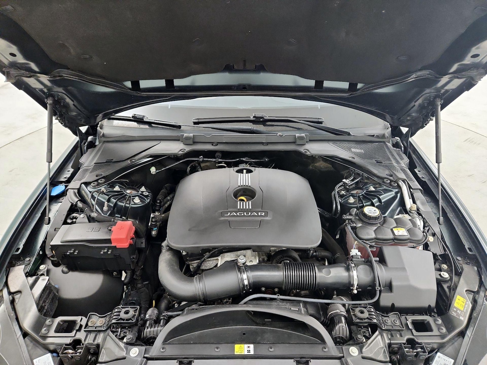 2017 Jaguar XE Premium - Photo 25