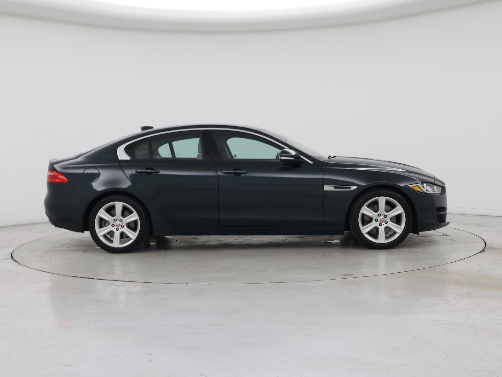 2017 Jaguar XE Premium - Photo 8