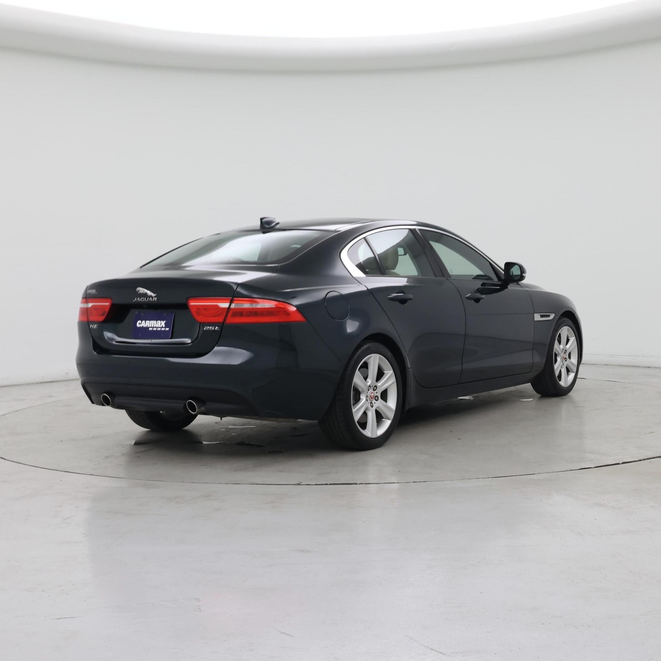 Thumbnail: 2017 Jaguar XE - 8