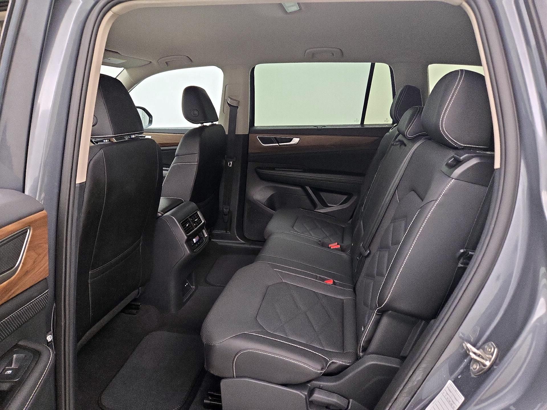 Thumbnail: 2025 Volkswagen Atlas - 19