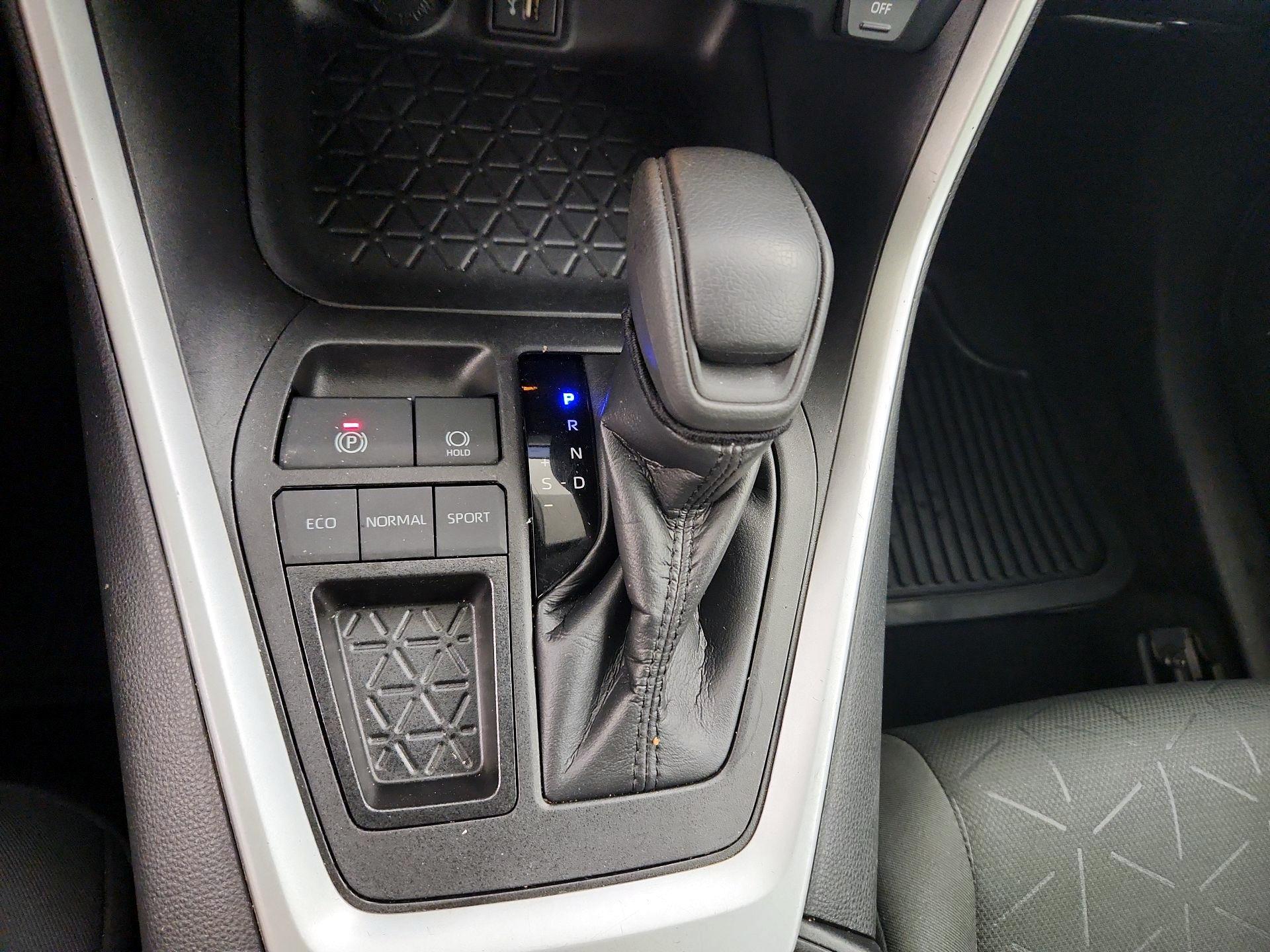 Thumbnail: 2023 Toyota RAV4 - 17