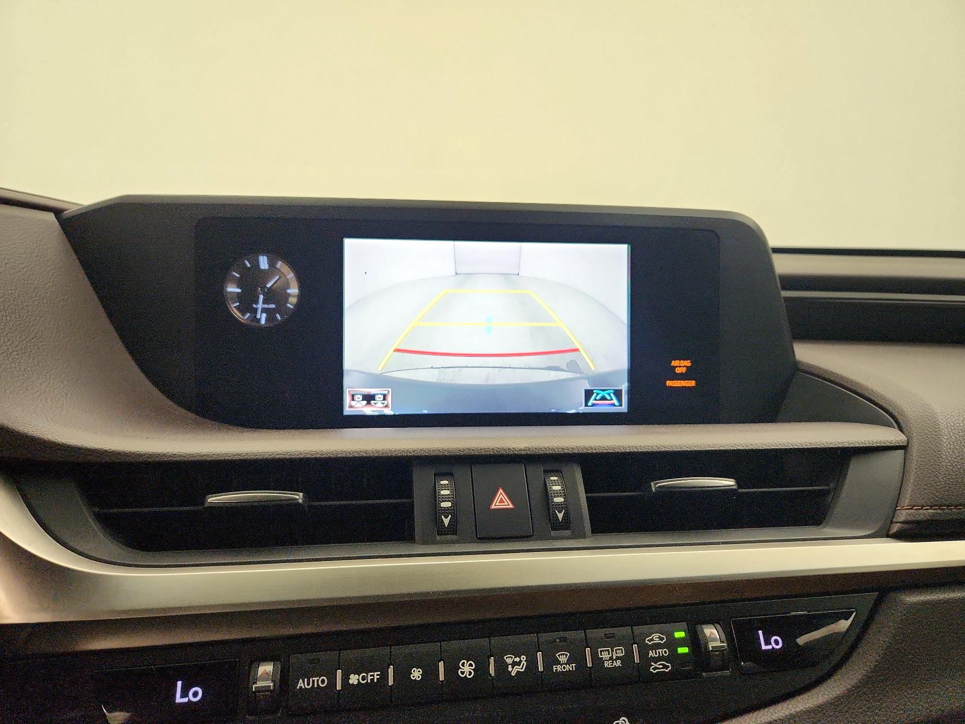 Thumbnail: 2019 Lexus ES - 14