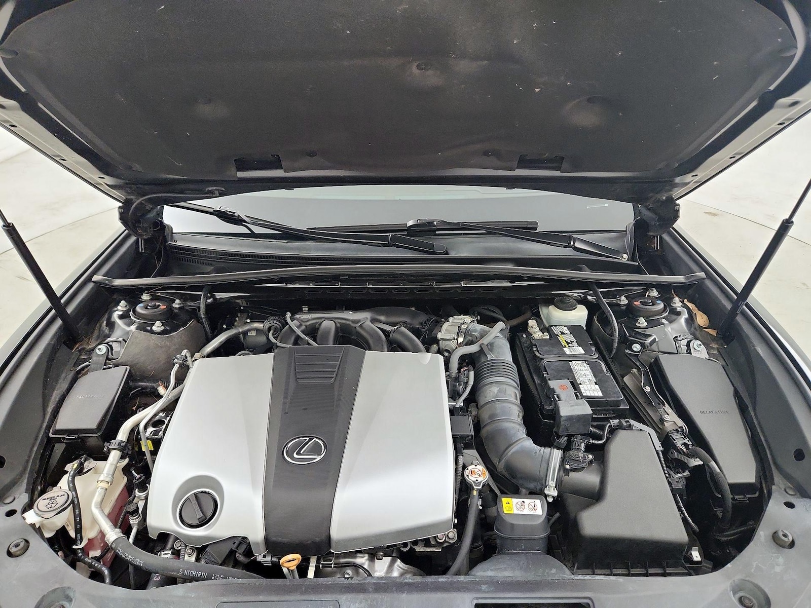 2019 Lexus ES 350 - Photo 23