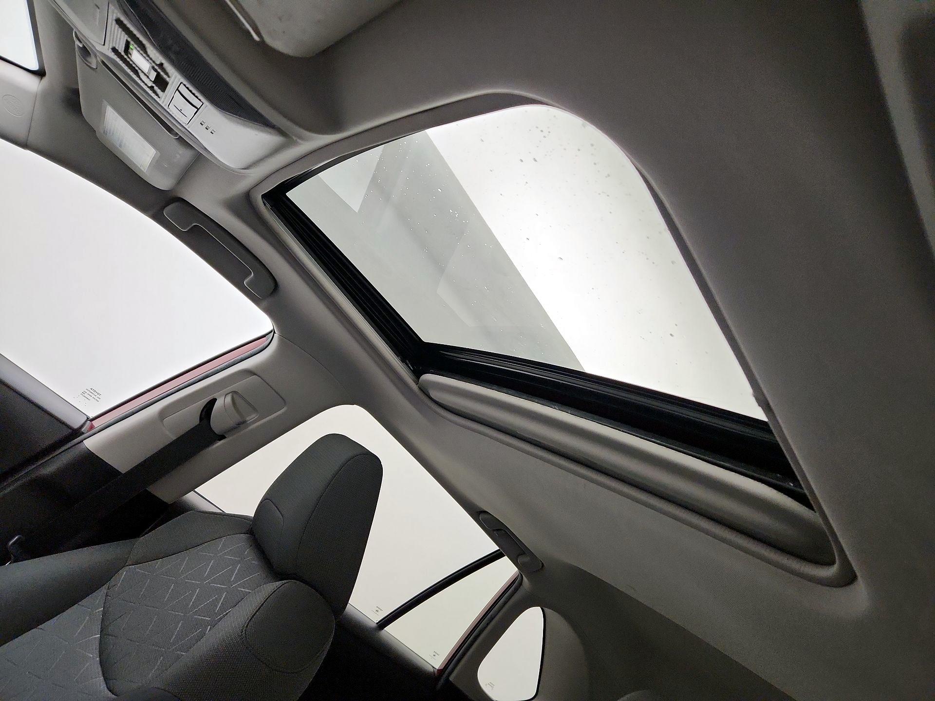 Thumbnail: 2021 Toyota RAV4 - 19