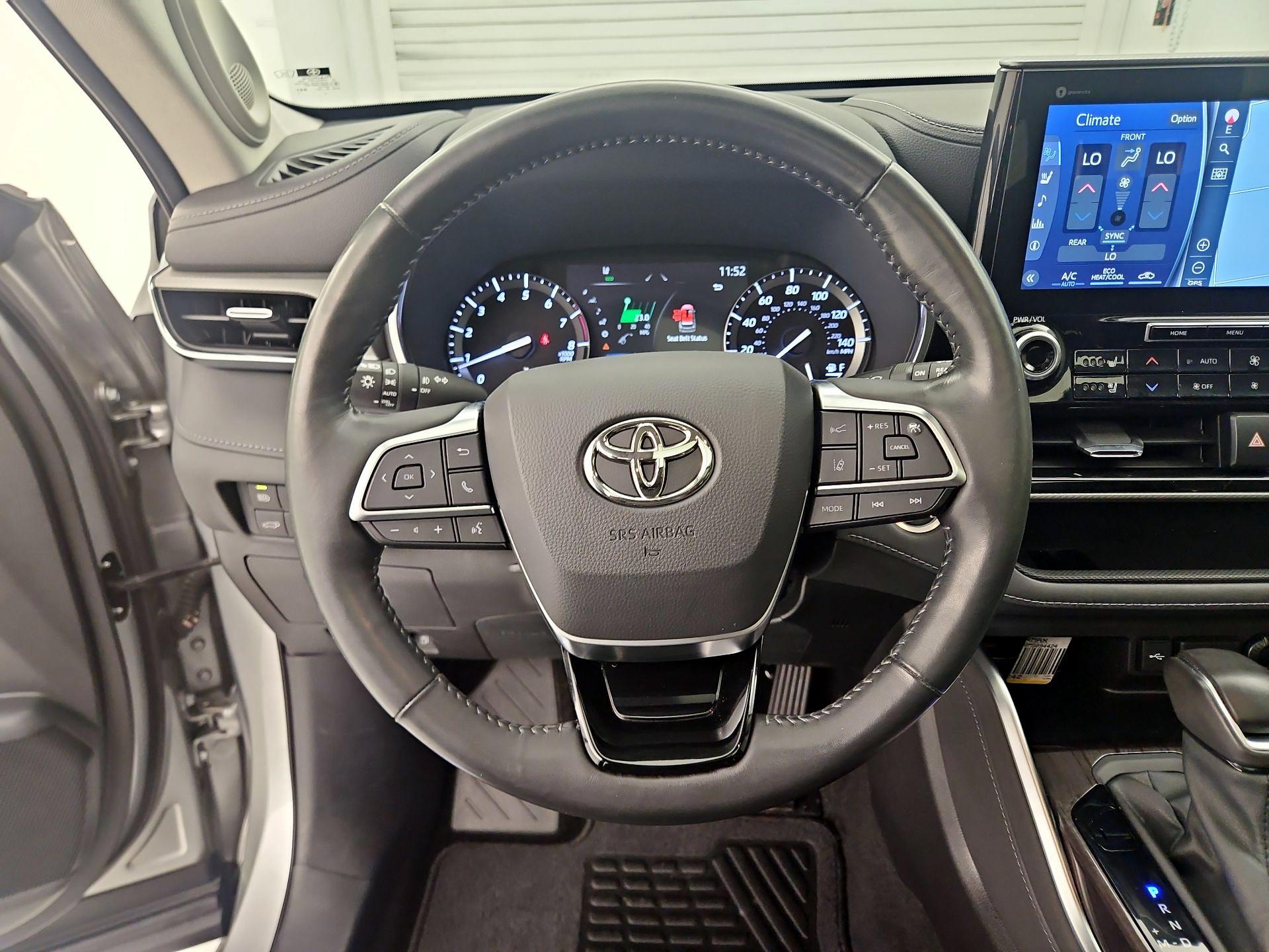 Thumbnail: 2021 Toyota Highlander - 10
