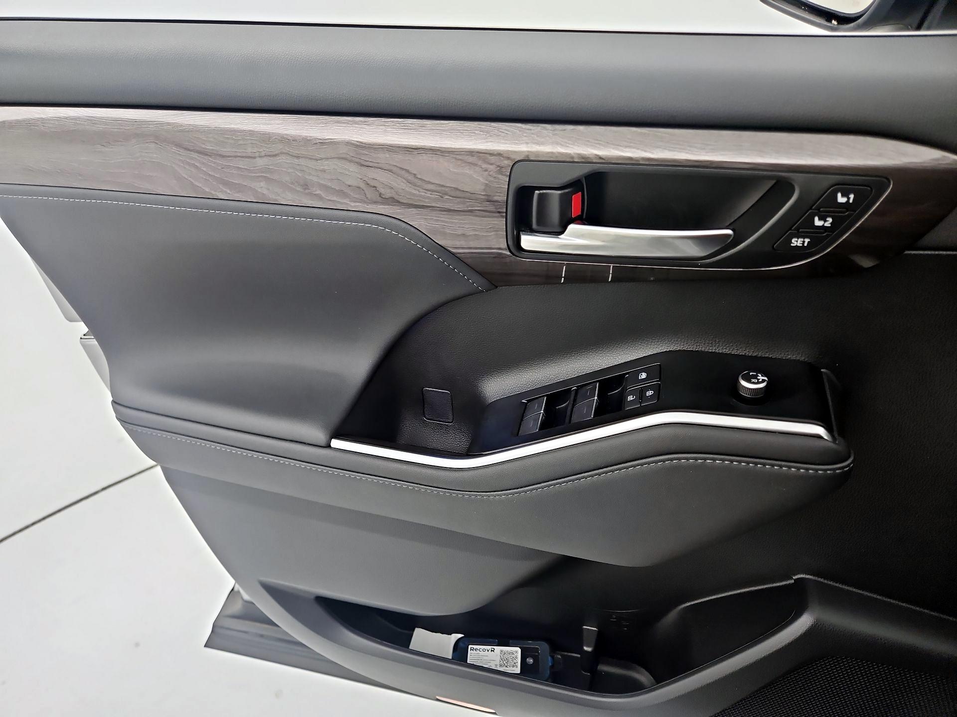 Thumbnail: 2021 Toyota Highlander - 12