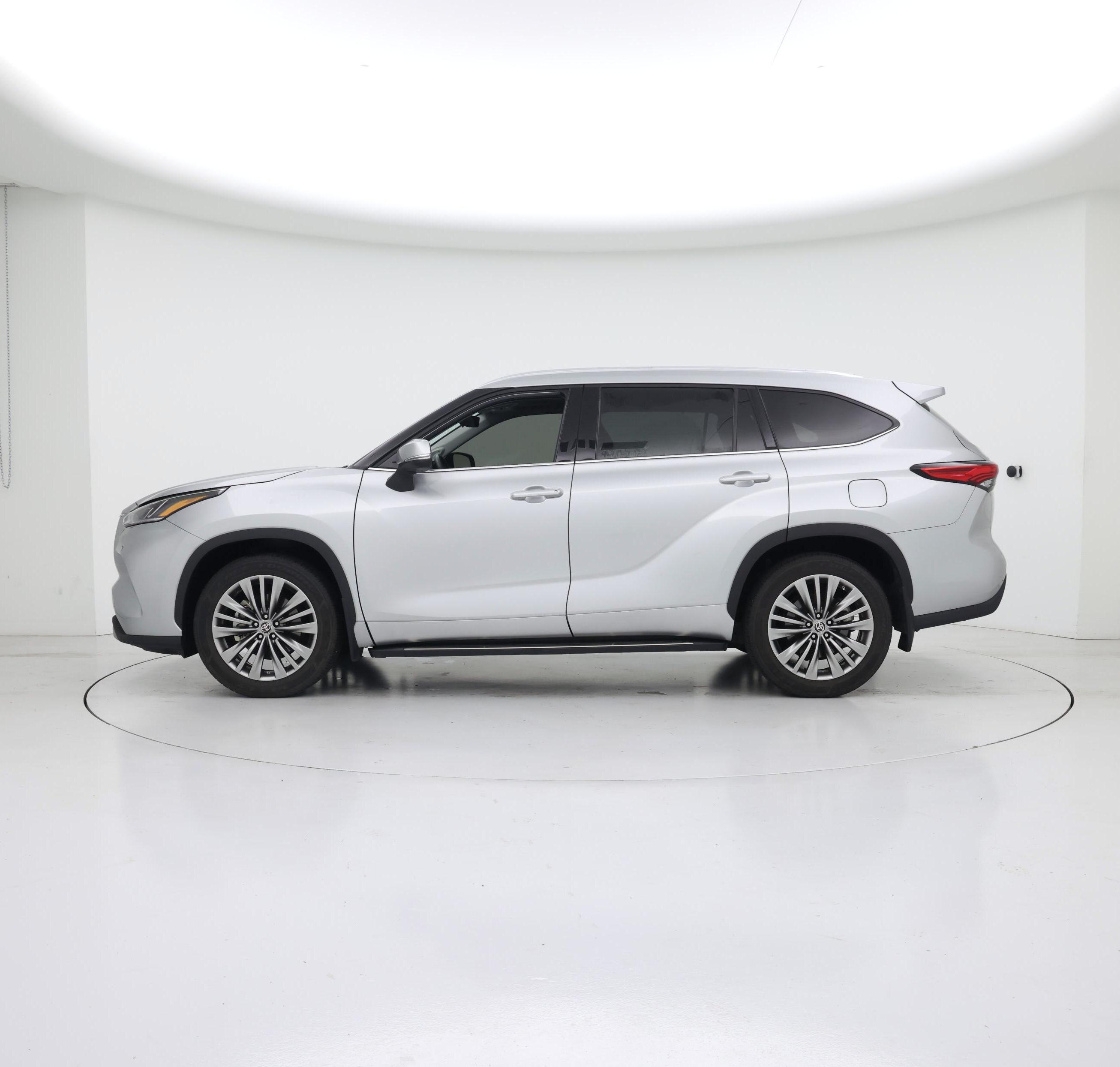 Thumbnail: 2021 Toyota Highlander - 3