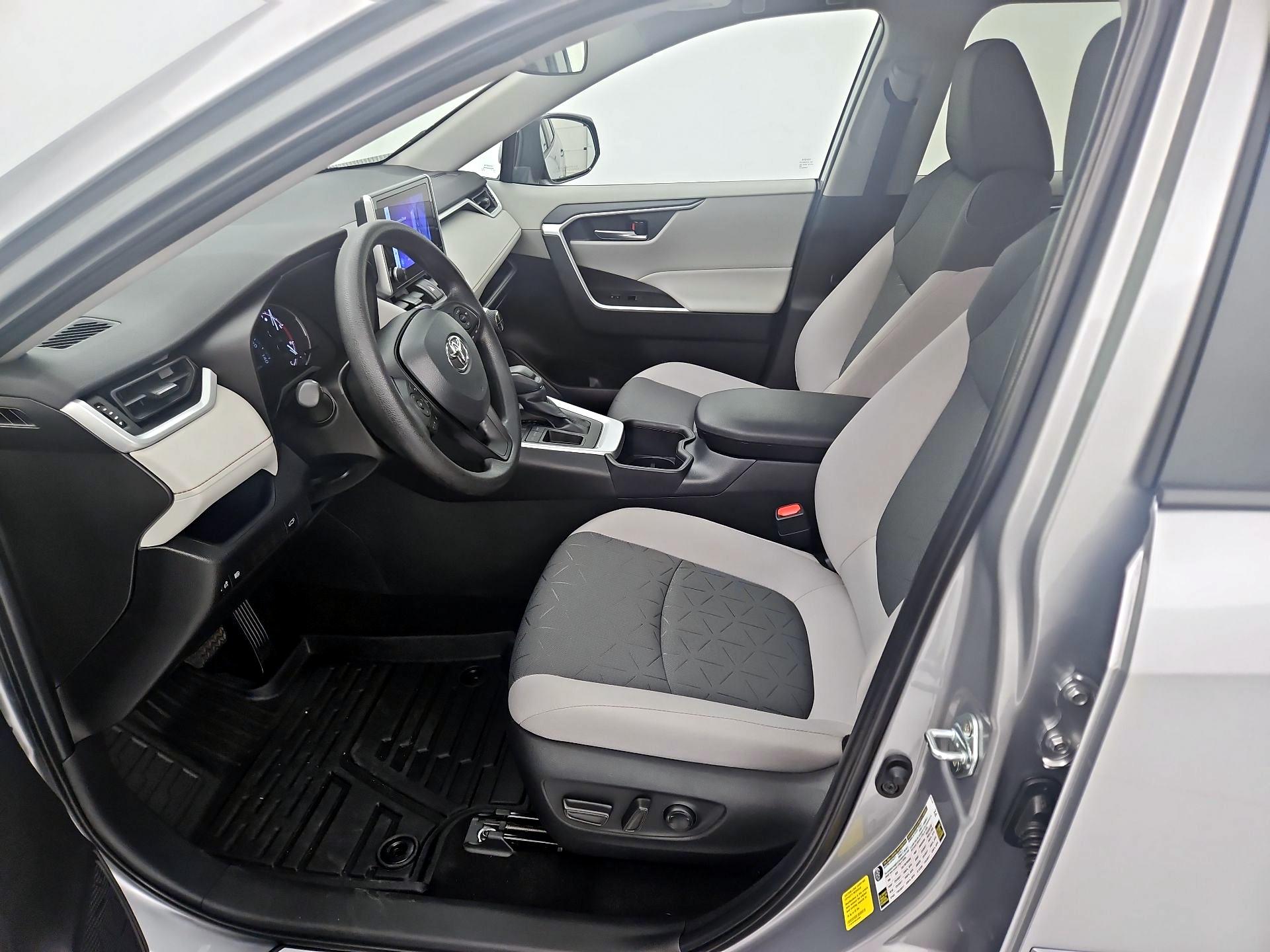 Thumbnail: 2025 Toyota RAV4 - 11