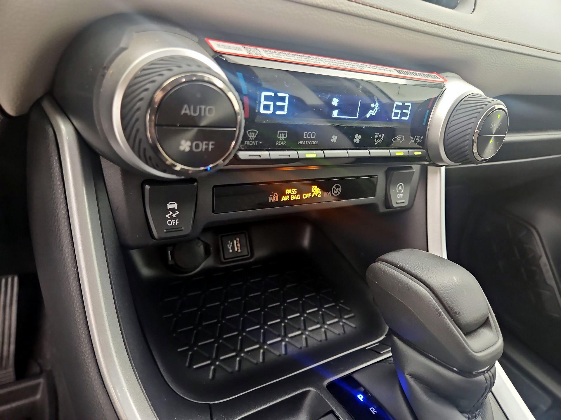 Thumbnail: 2025 Toyota RAV4 - 16