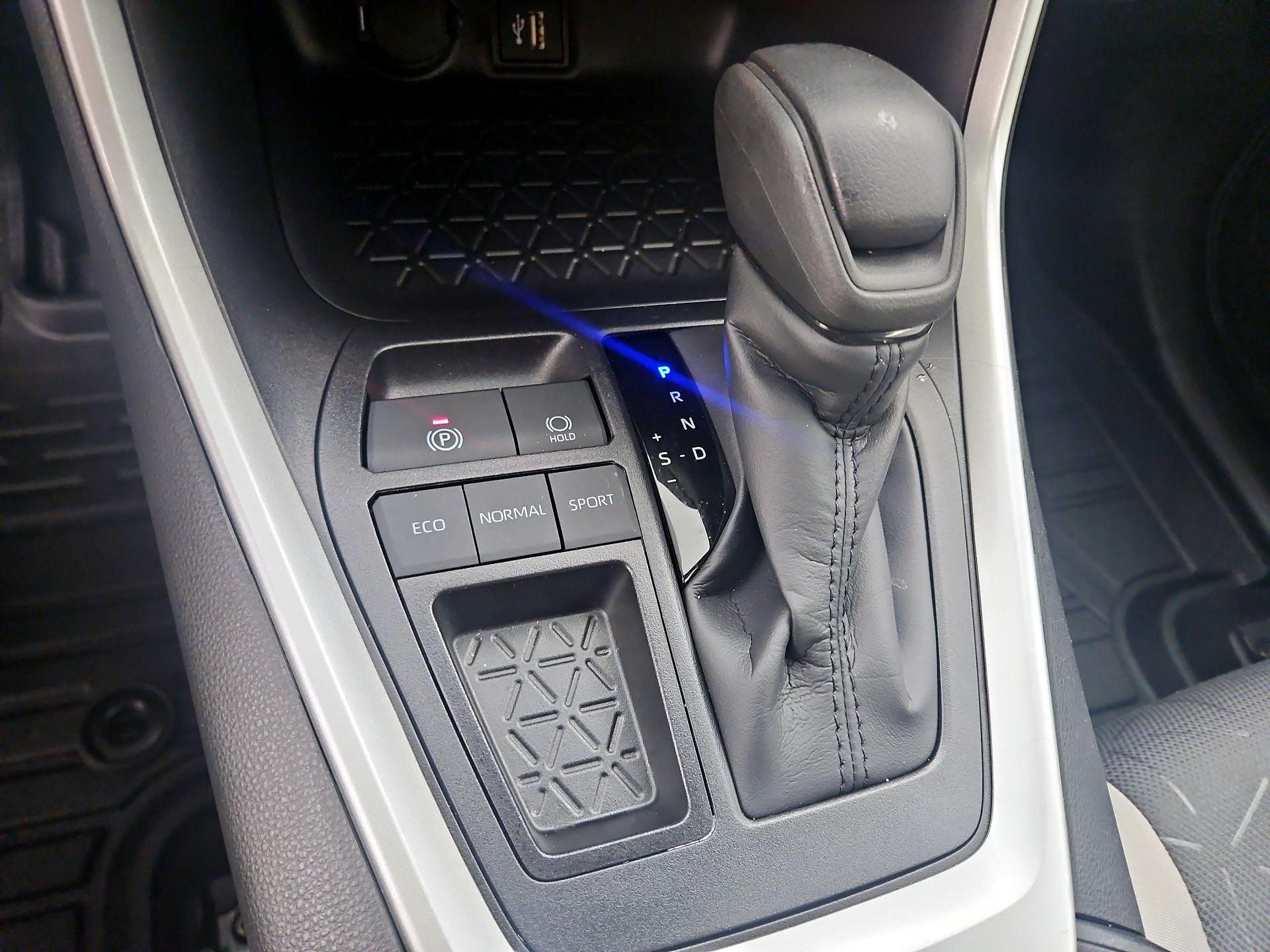 Thumbnail: 2025 Toyota RAV4 - 17