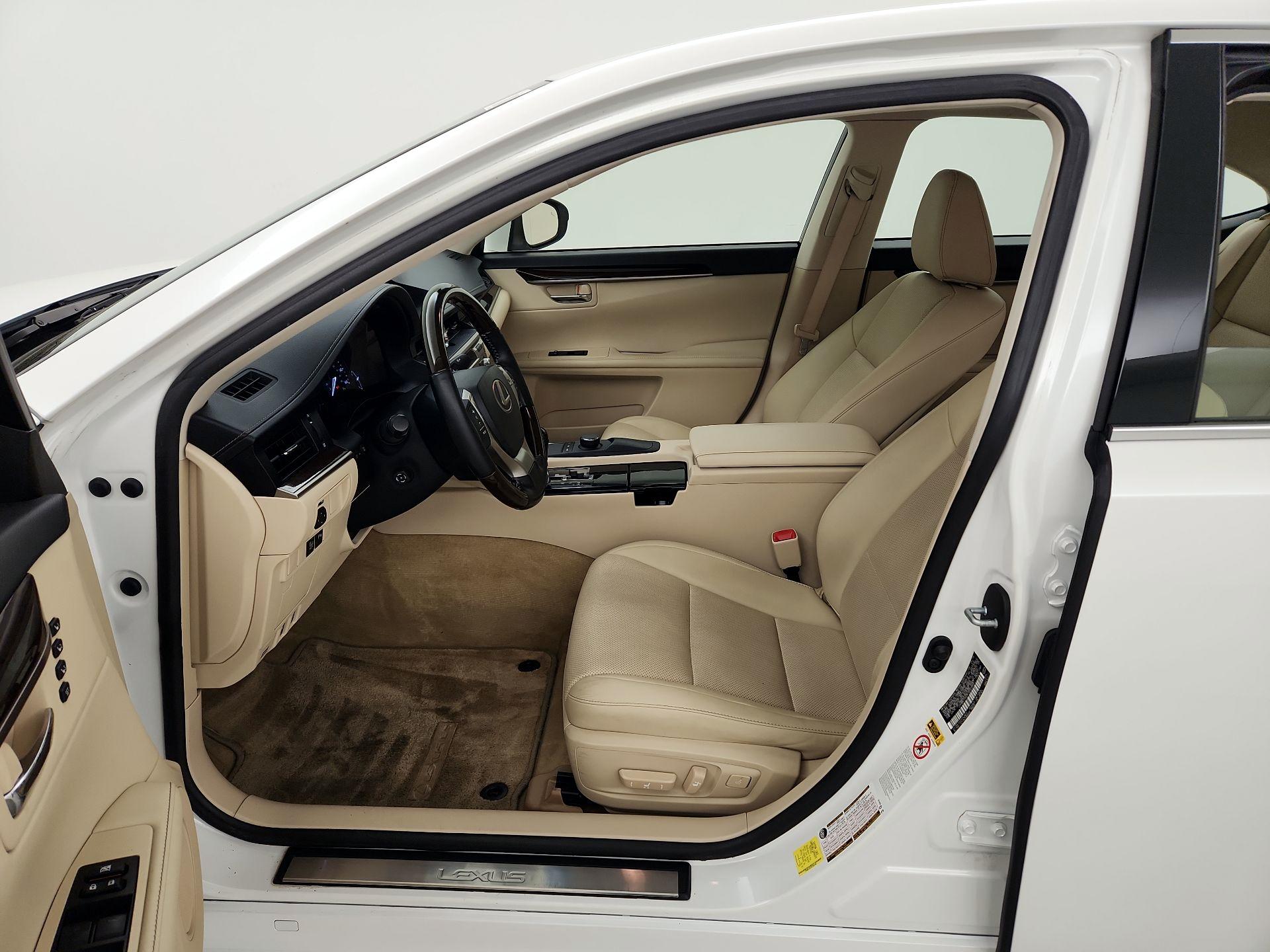 Thumbnail: 2015 Lexus ES - 11