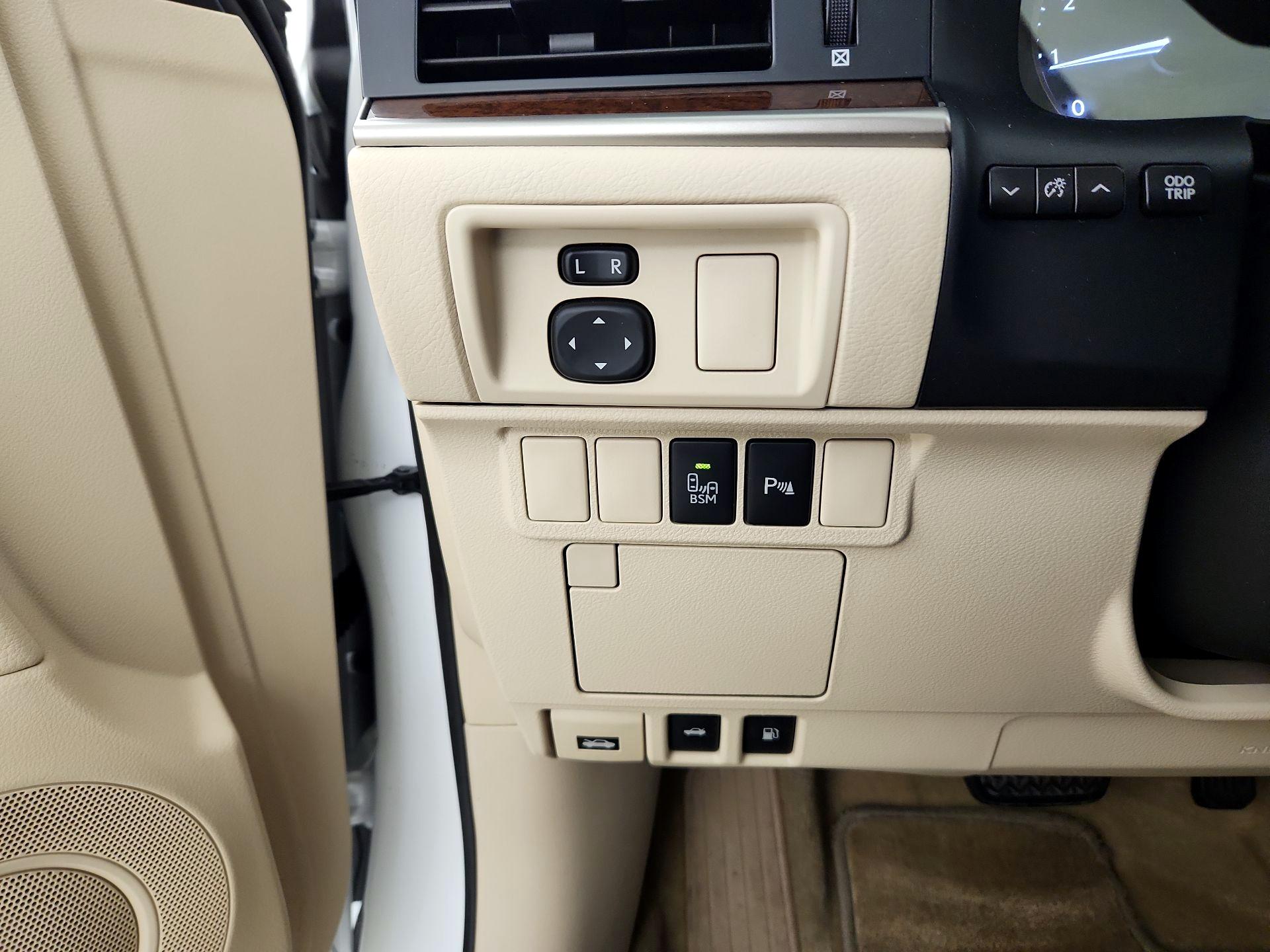 Thumbnail: 2015 Lexus ES - 13