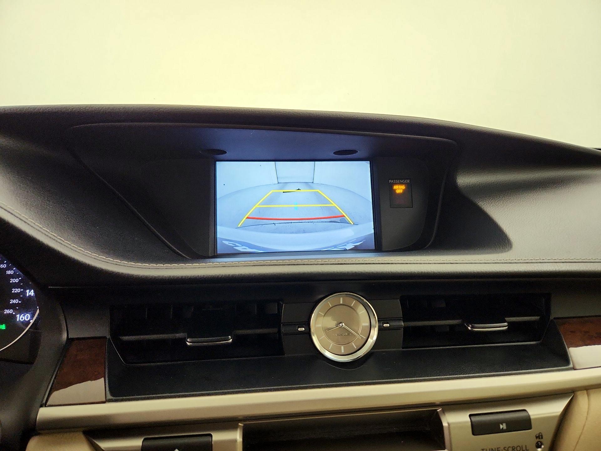 Thumbnail: 2015 Lexus ES - 14