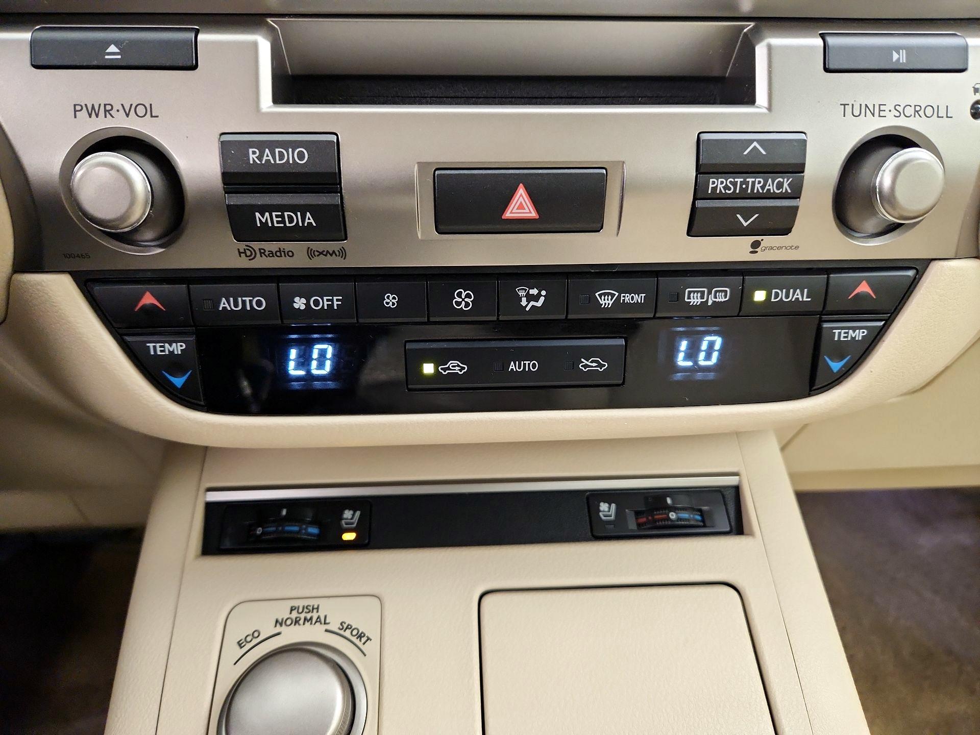 Thumbnail: 2015 Lexus ES - 16