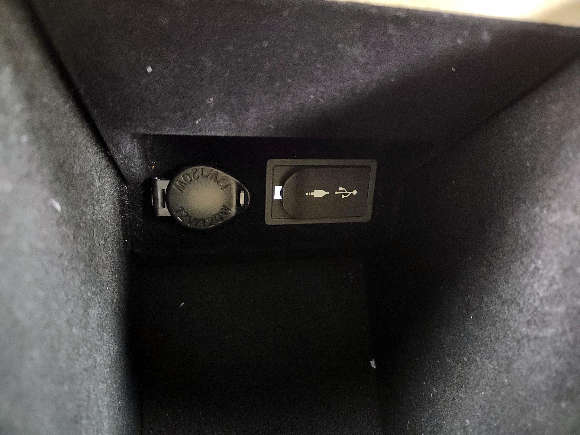 Thumbnail: 2015 Lexus ES - 18