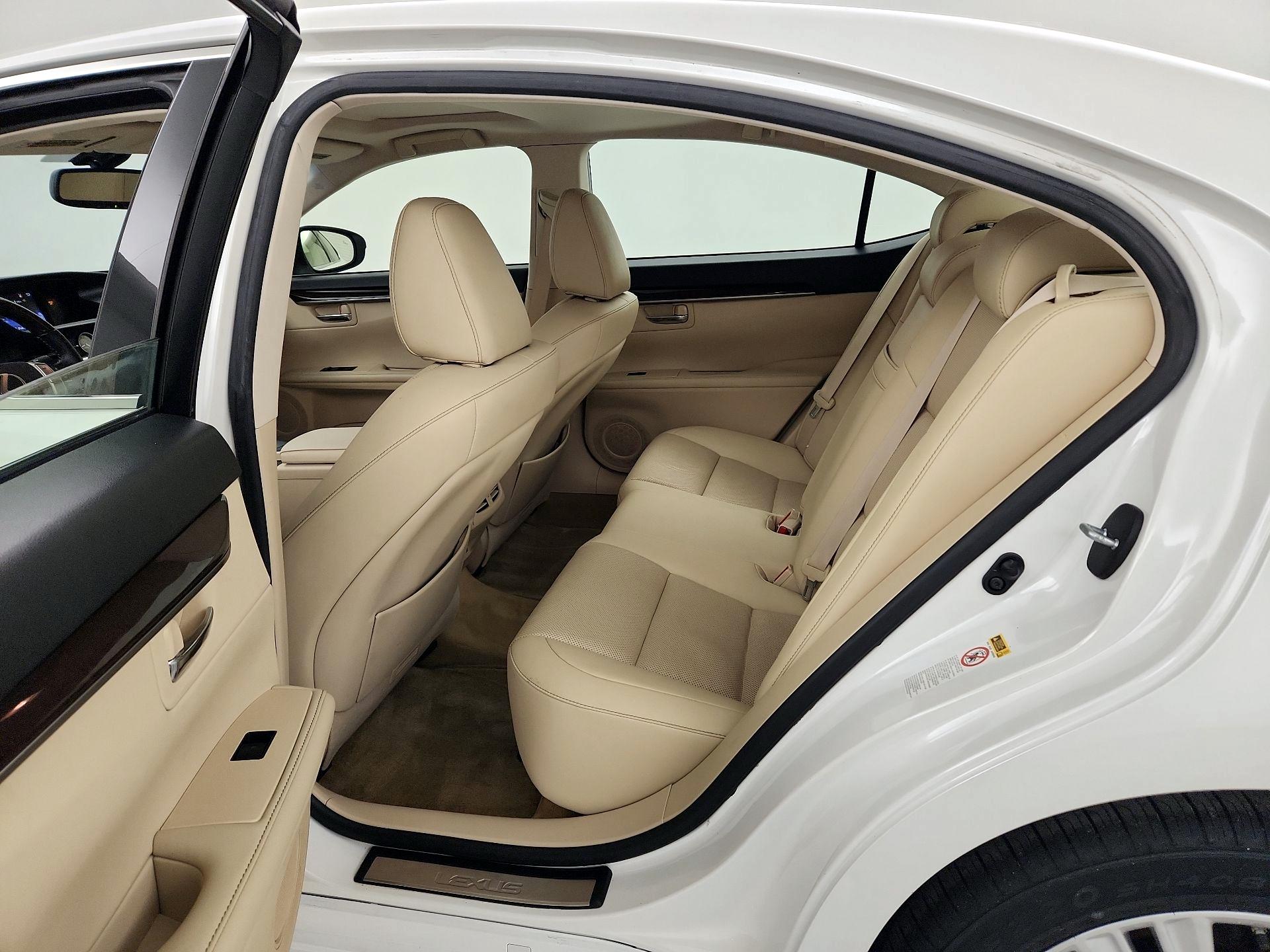 Thumbnail: 2015 Lexus ES - 20