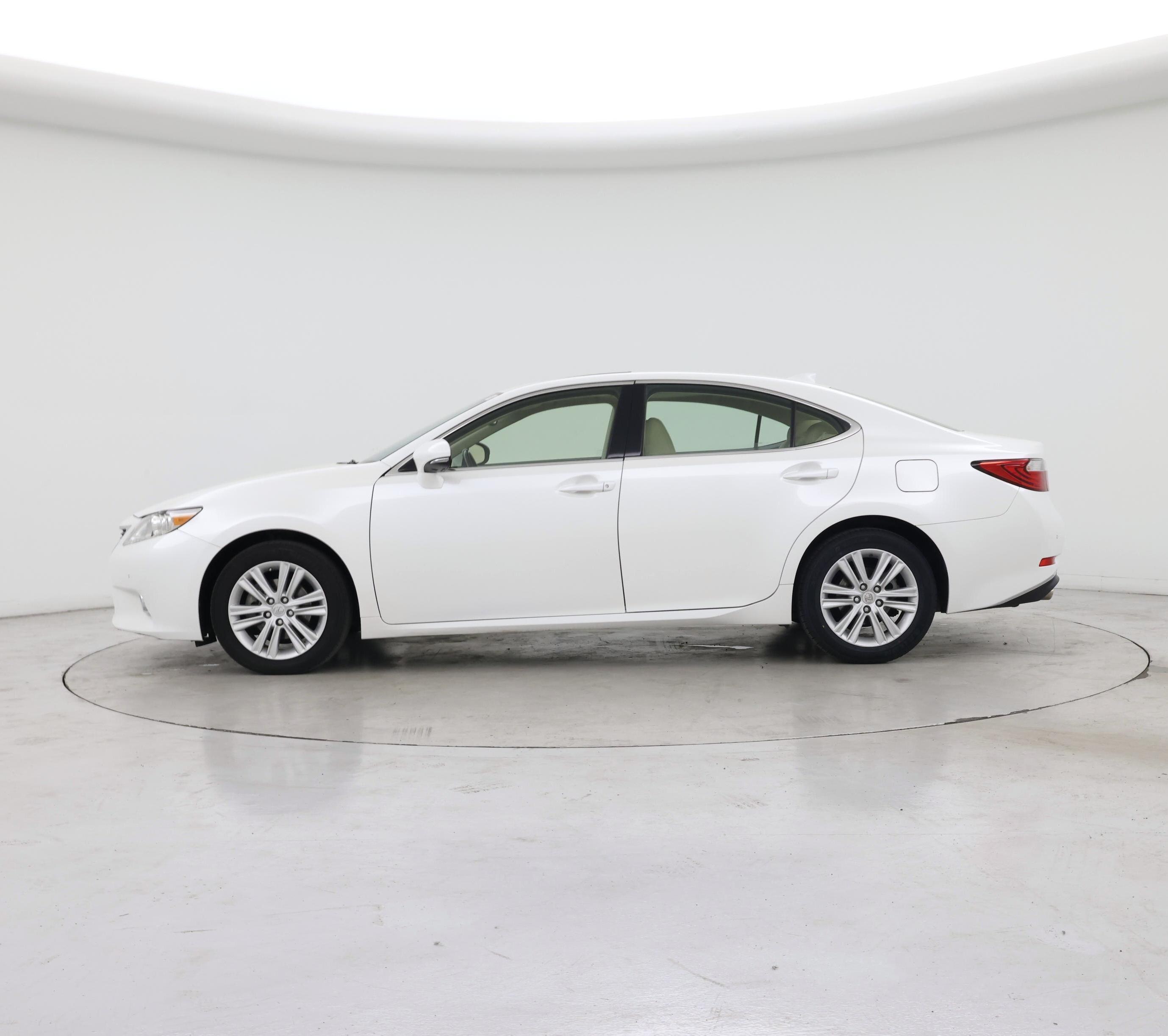 Thumbnail: 2015 Lexus ES - 3