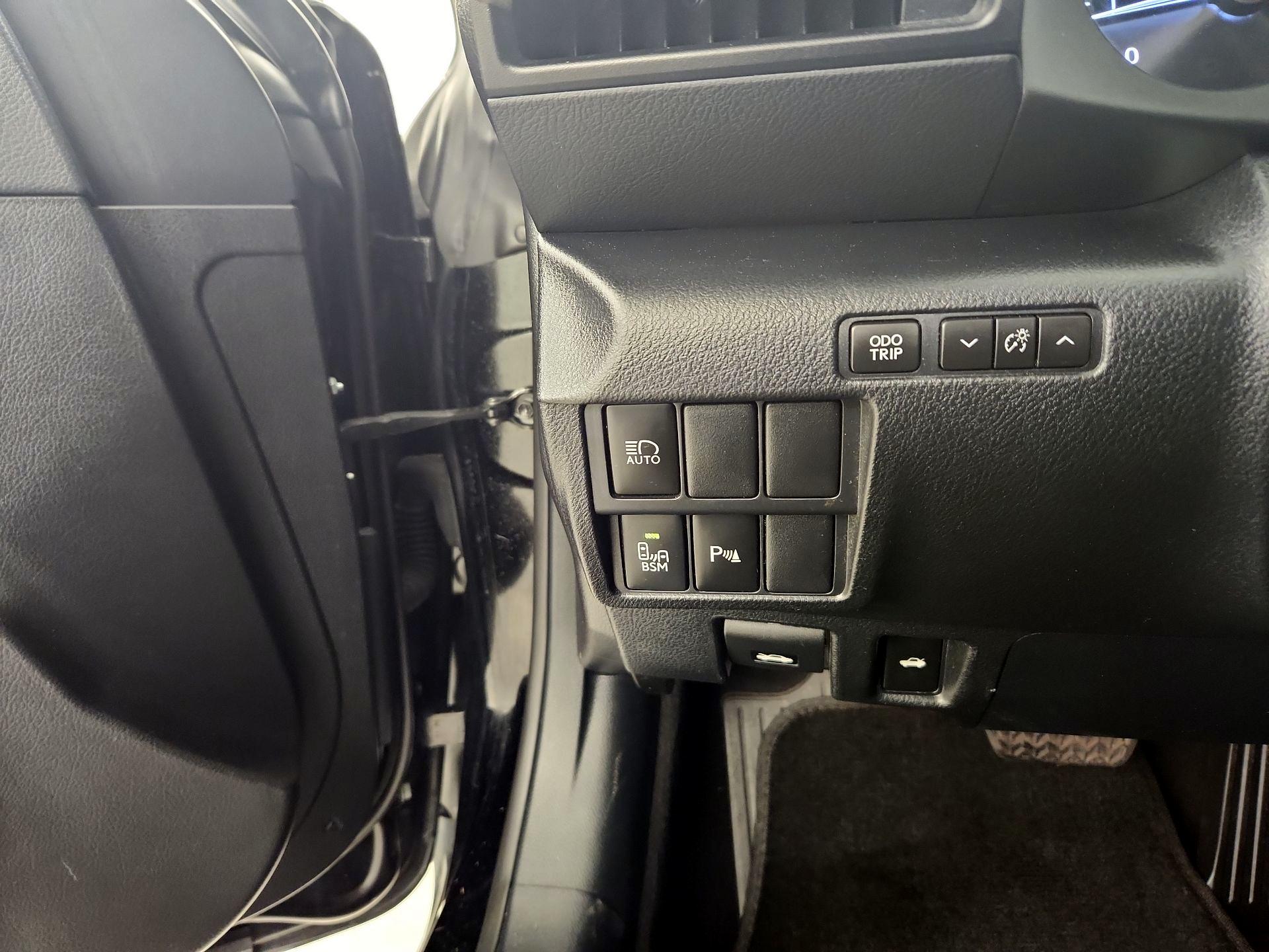 Thumbnail: 2021 Lexus RC - 13