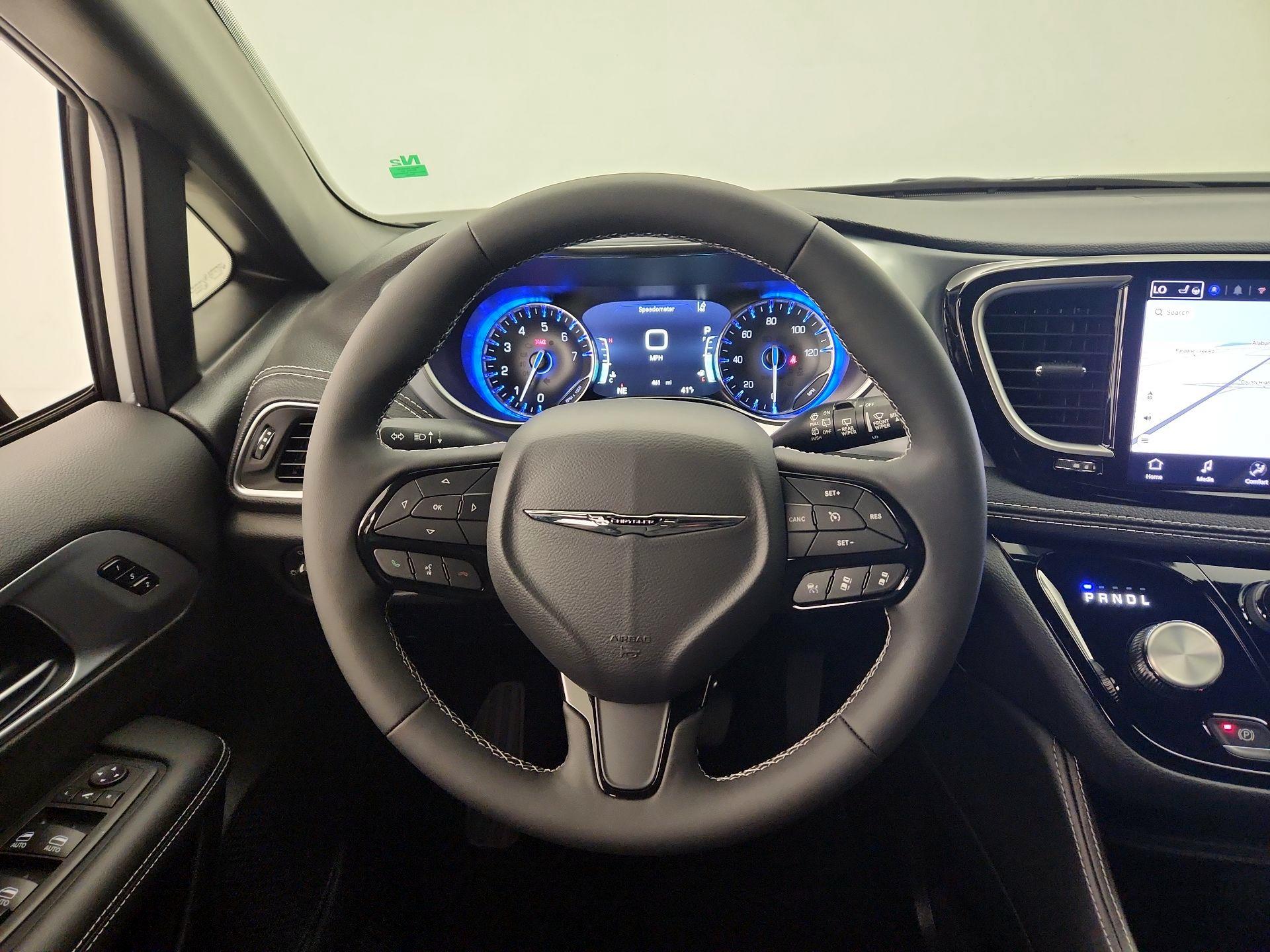 Thumbnail: 2026 Chrysler Pacifica - 10