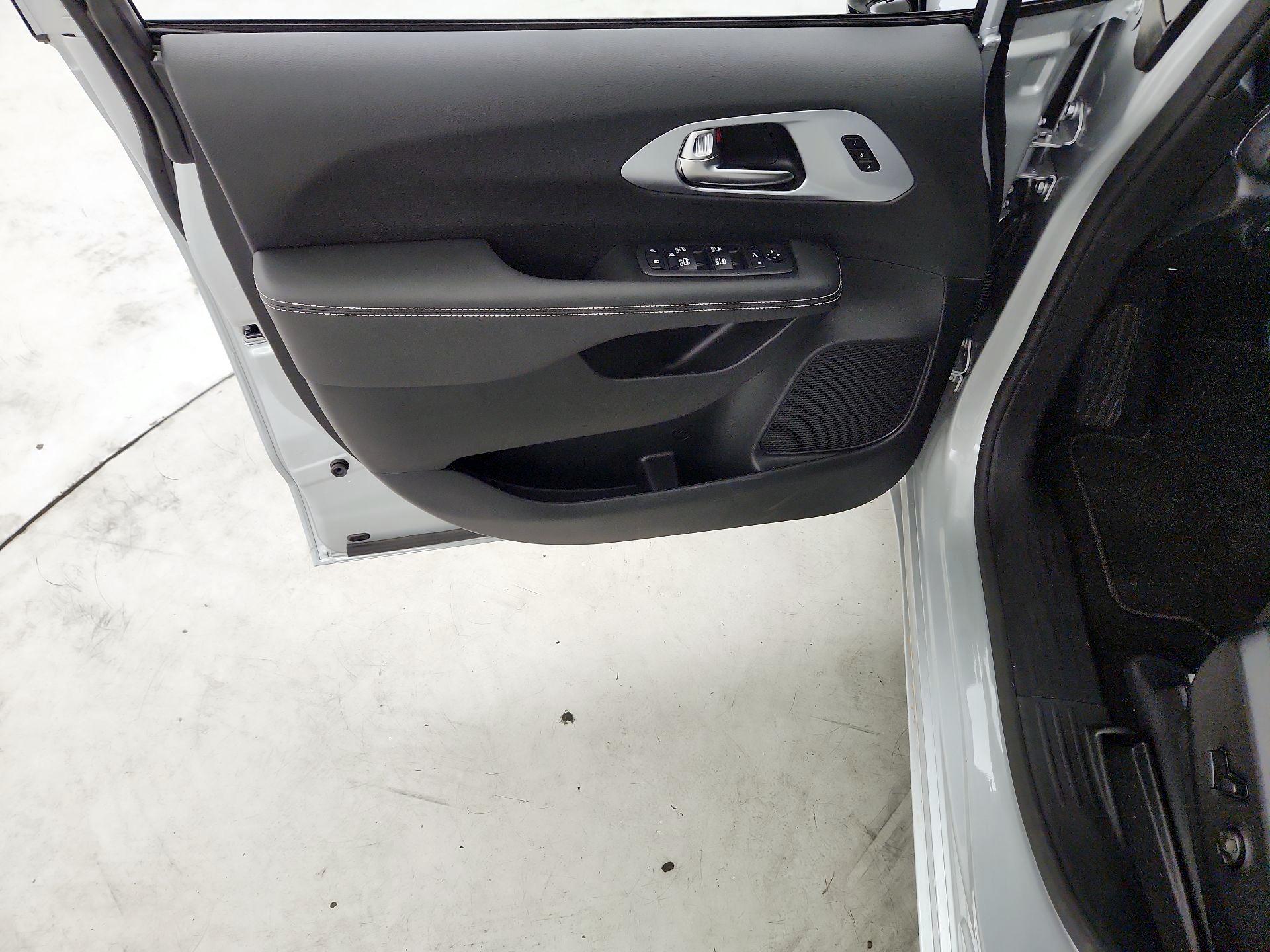 Thumbnail: 2026 Chrysler Pacifica - 12