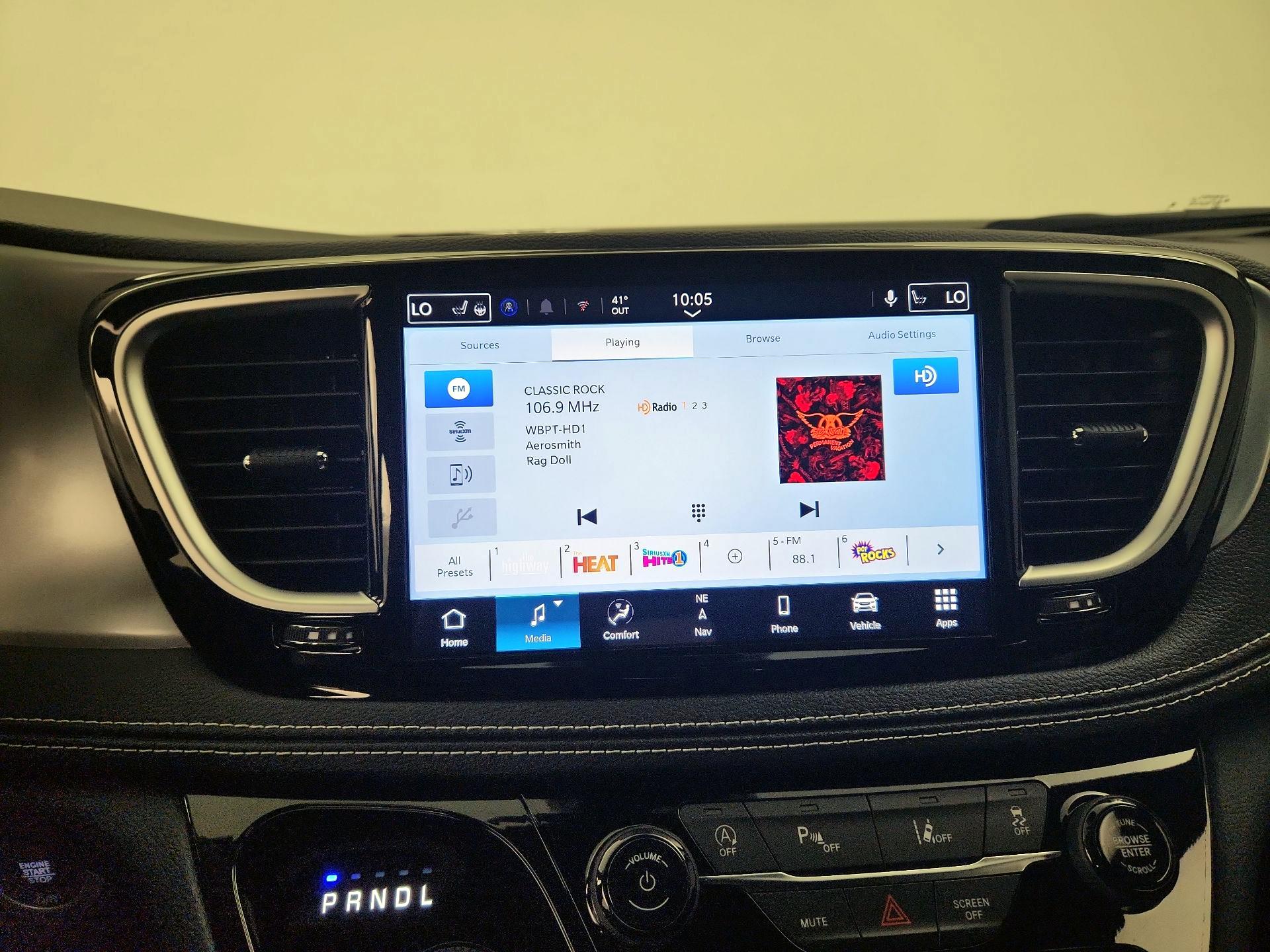 Thumbnail: 2026 Chrysler Pacifica - 16