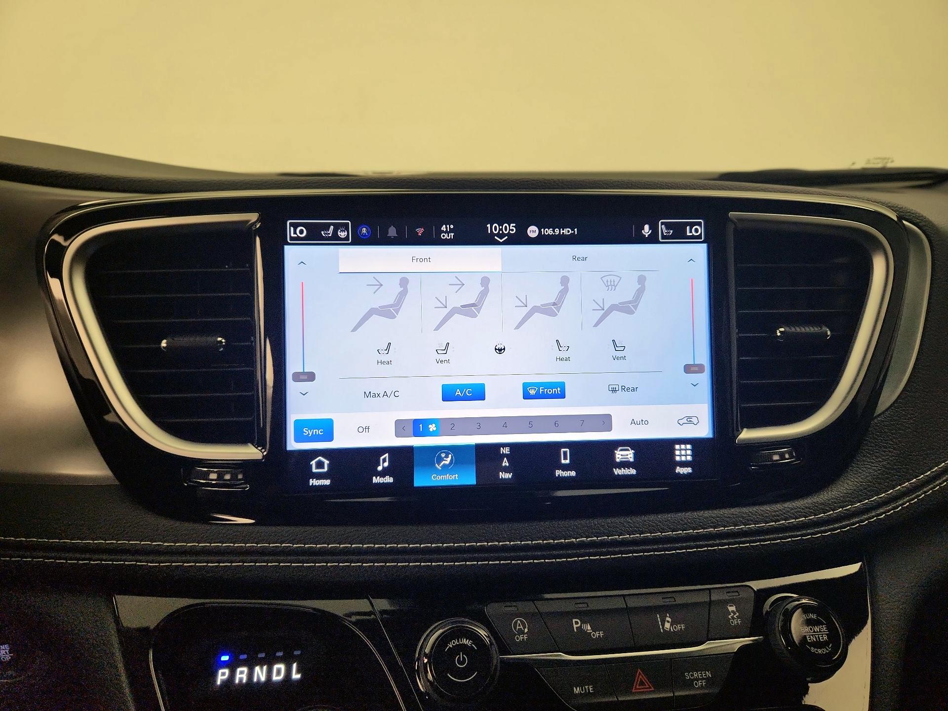 Thumbnail: 2026 Chrysler Pacifica - 17