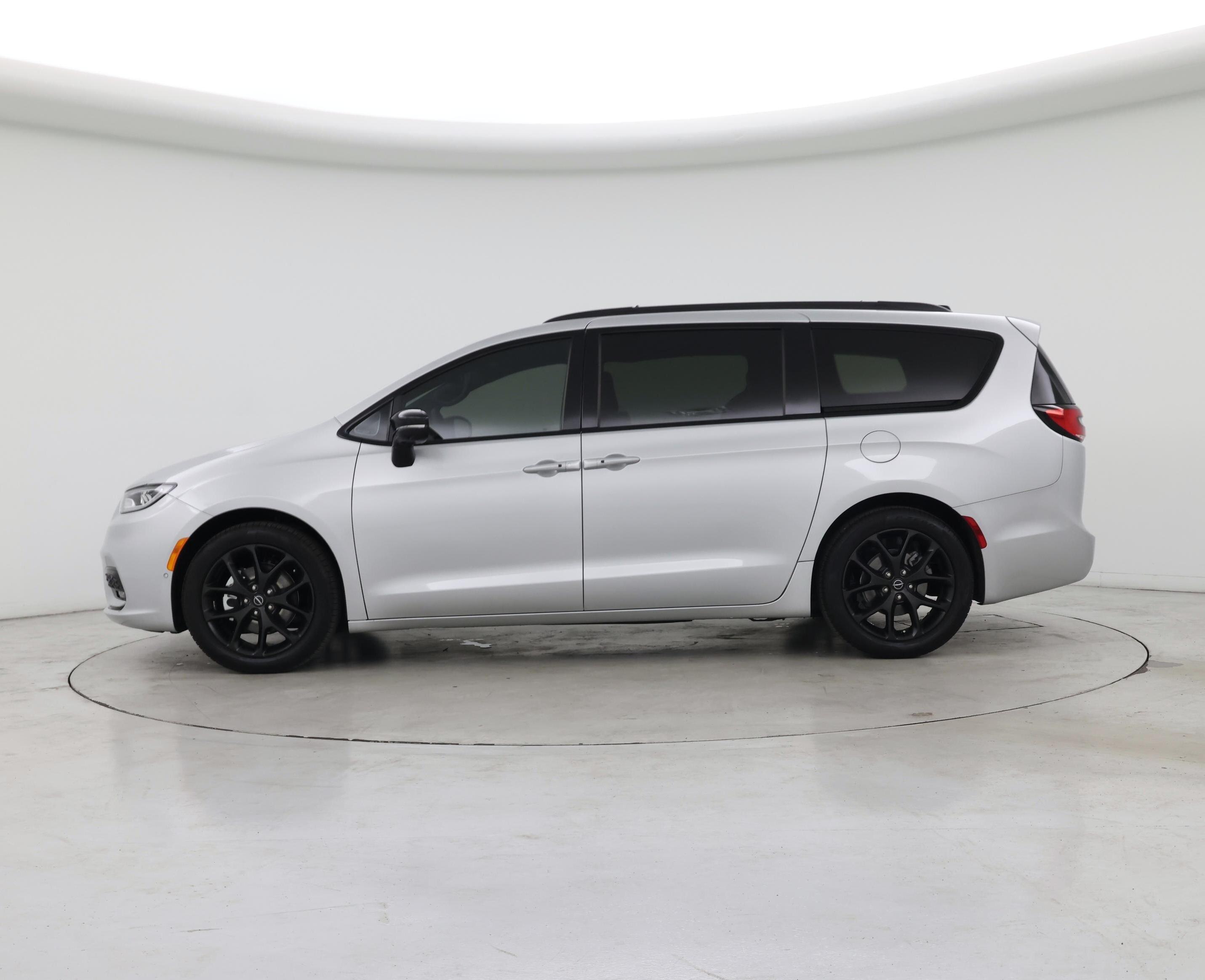 Thumbnail: 2026 Chrysler Pacifica - 3