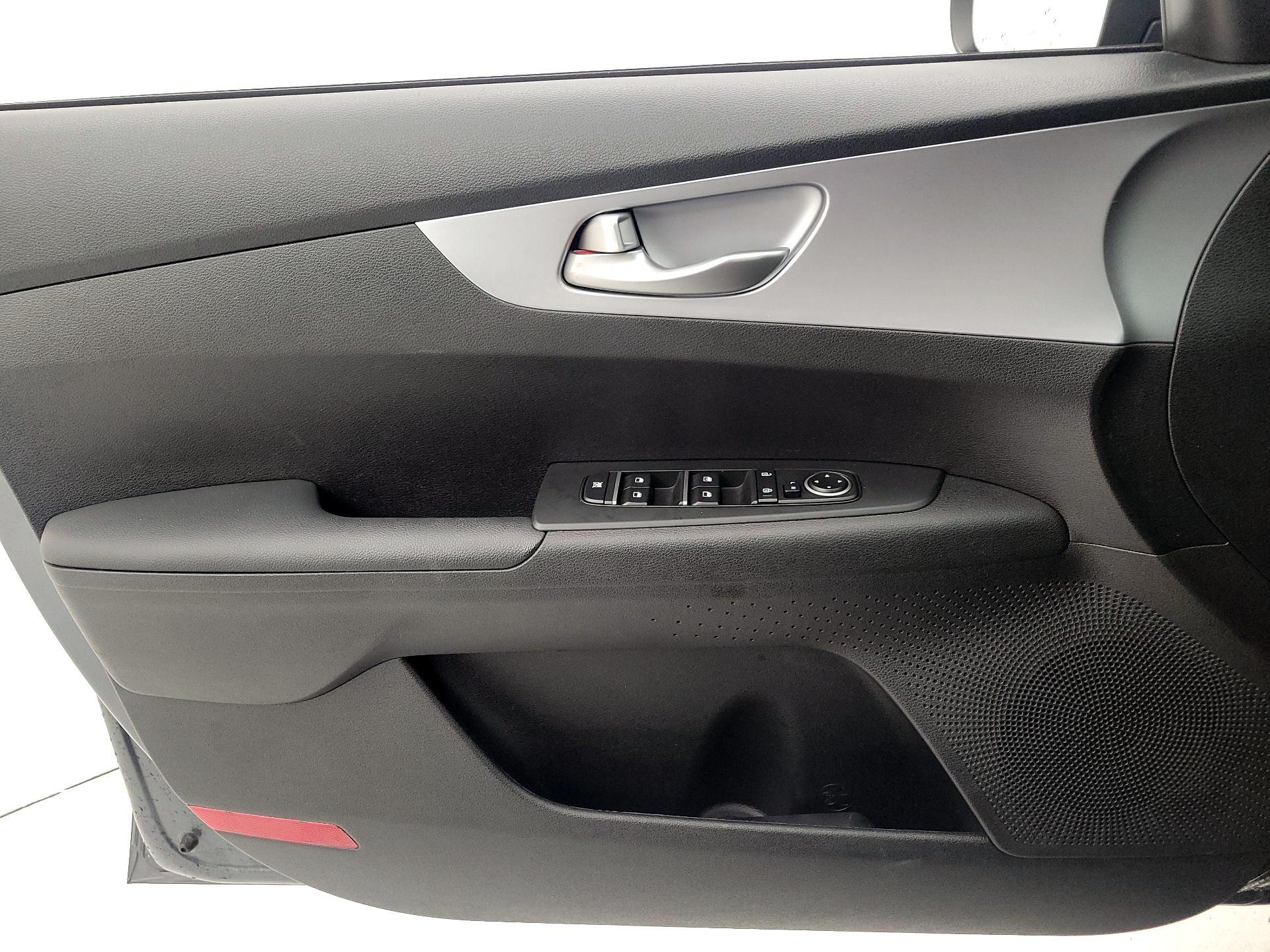 Thumbnail: 2023 Kia Forte - 12