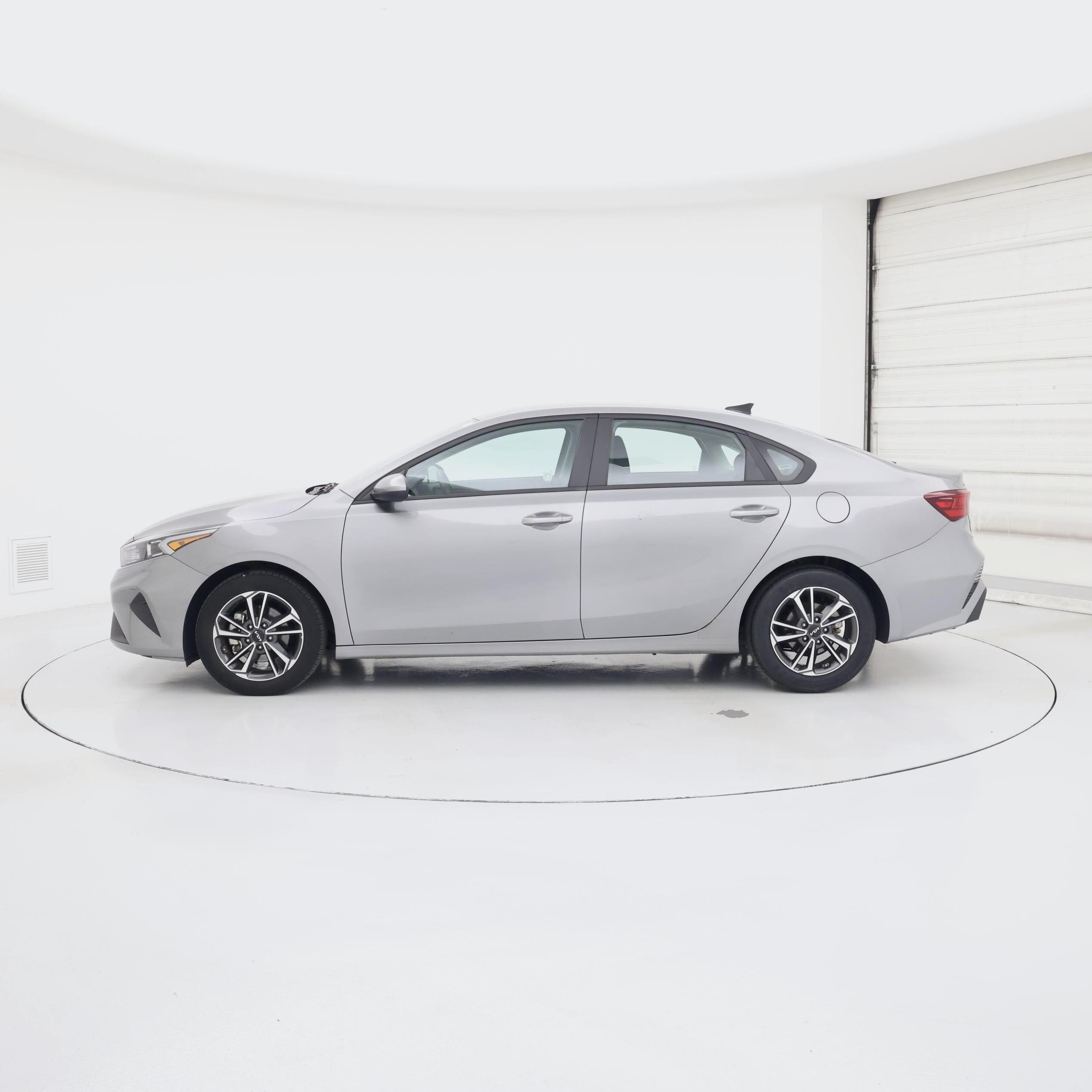 Thumbnail: 2023 Kia Forte - 3