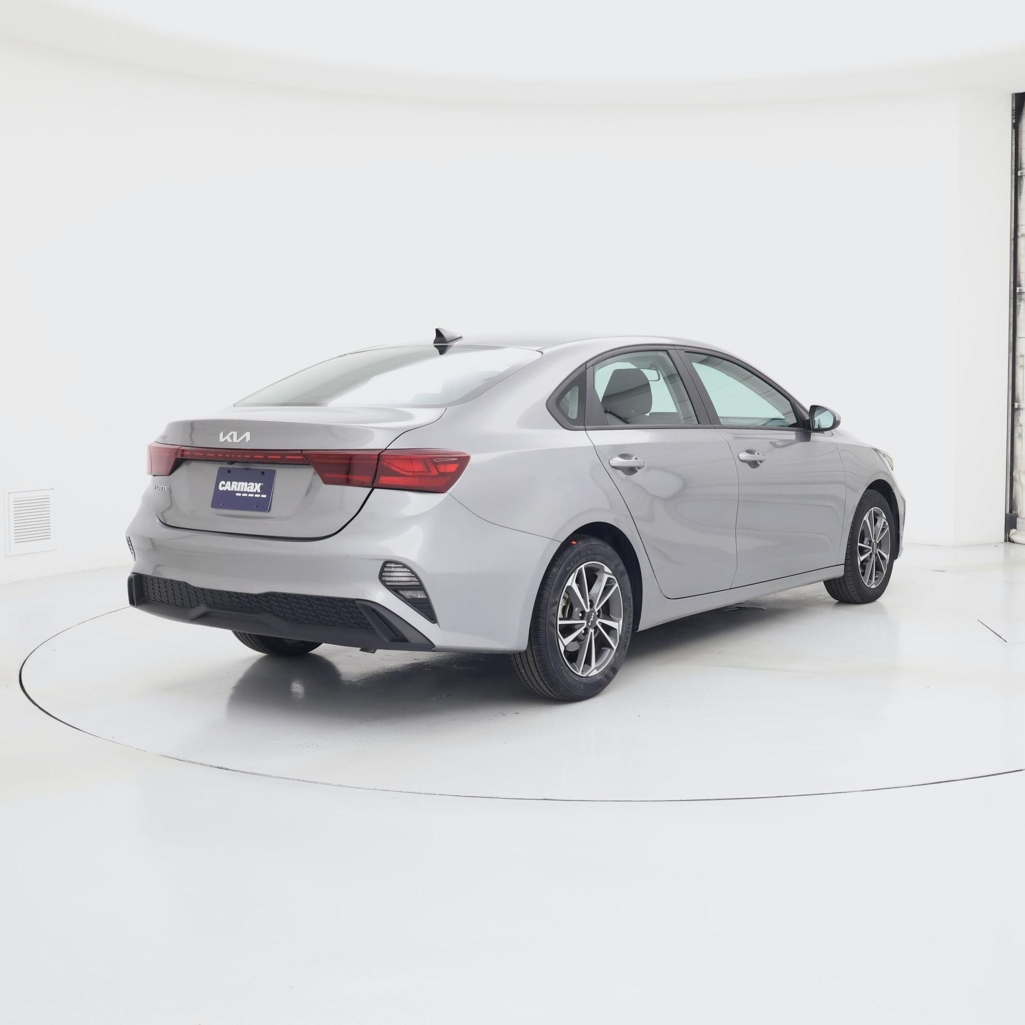 Thumbnail: 2023 Kia Forte - 8