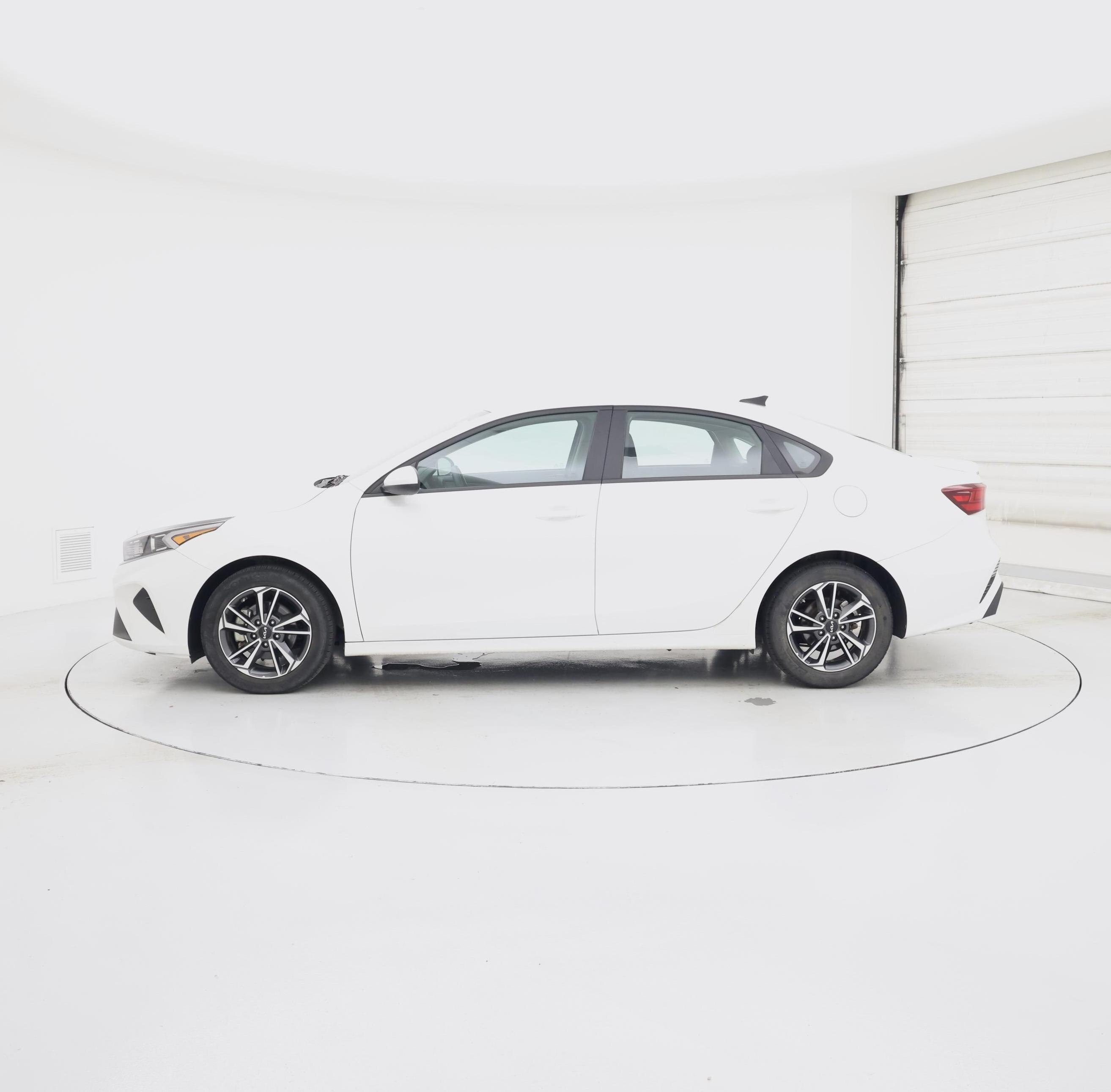 Thumbnail: 2023 Kia Forte - 3