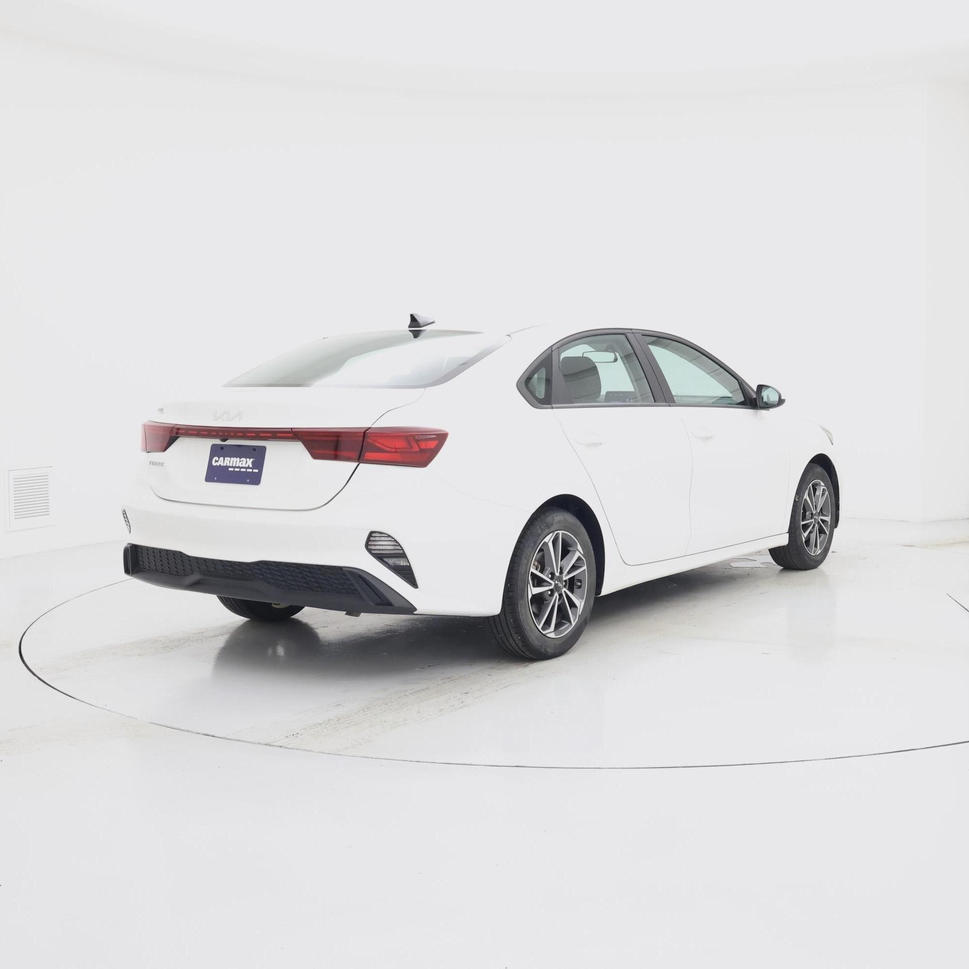 Thumbnail: 2023 Kia Forte - 8