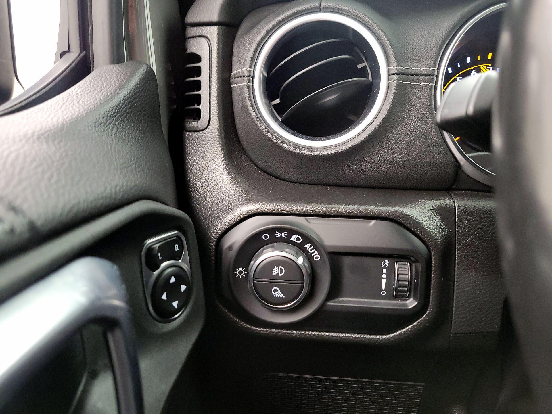 Thumbnail: 2023 Jeep Gladiator - 13