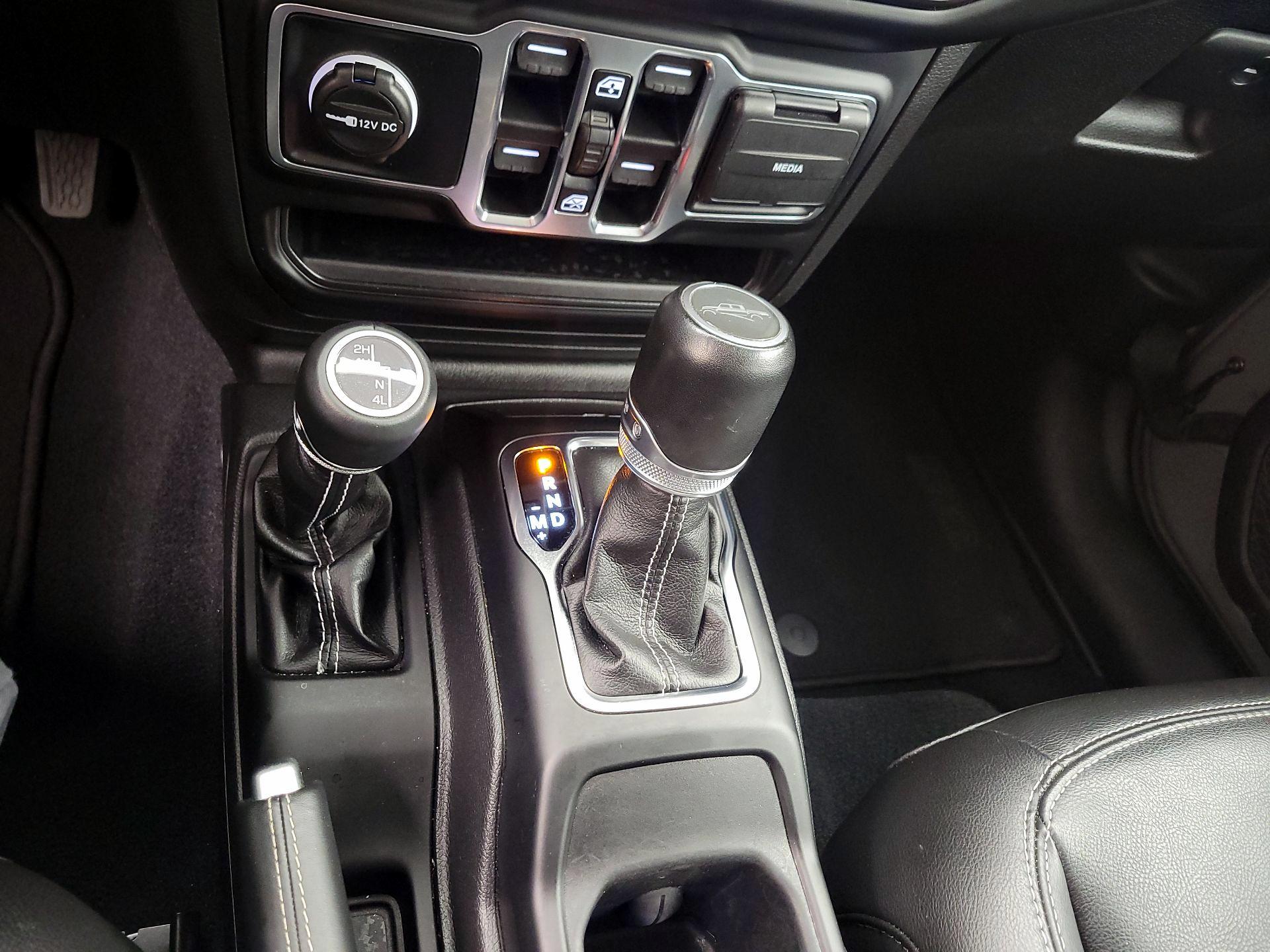 Thumbnail: 2023 Jeep Gladiator - 17