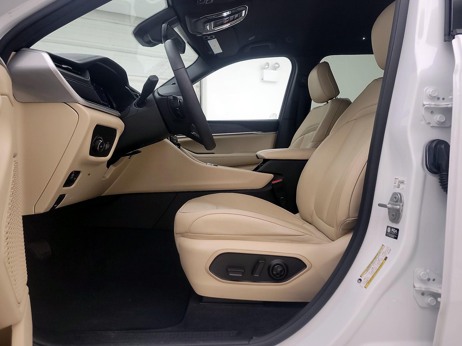 Thumbnail: 2023 Jeep Grand Cherokee L - 11