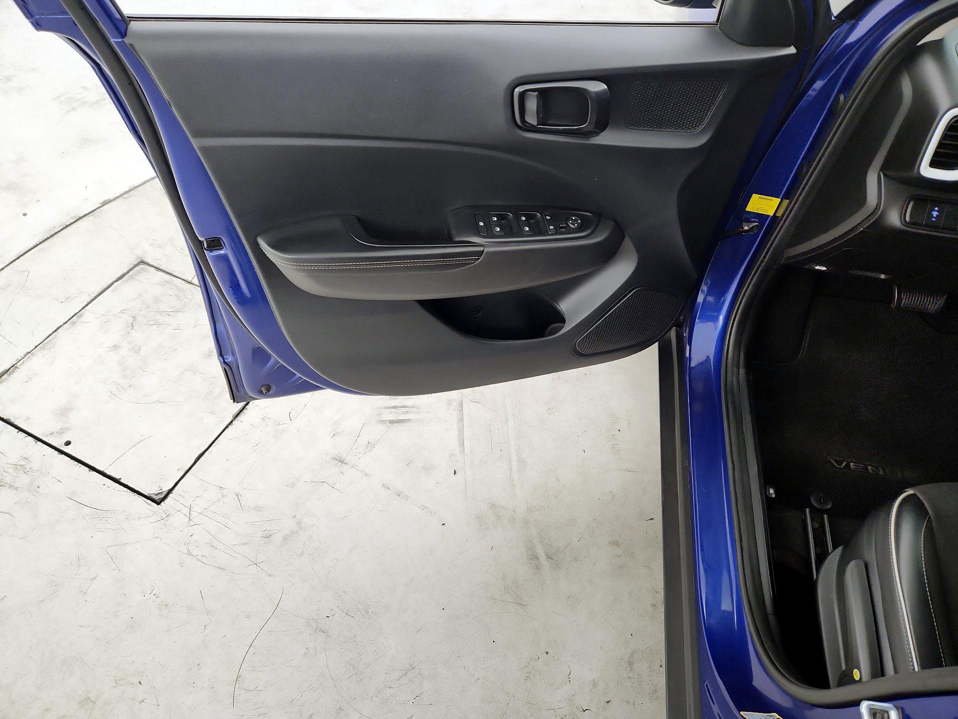 Thumbnail: 2023 Hyundai Venue - 12