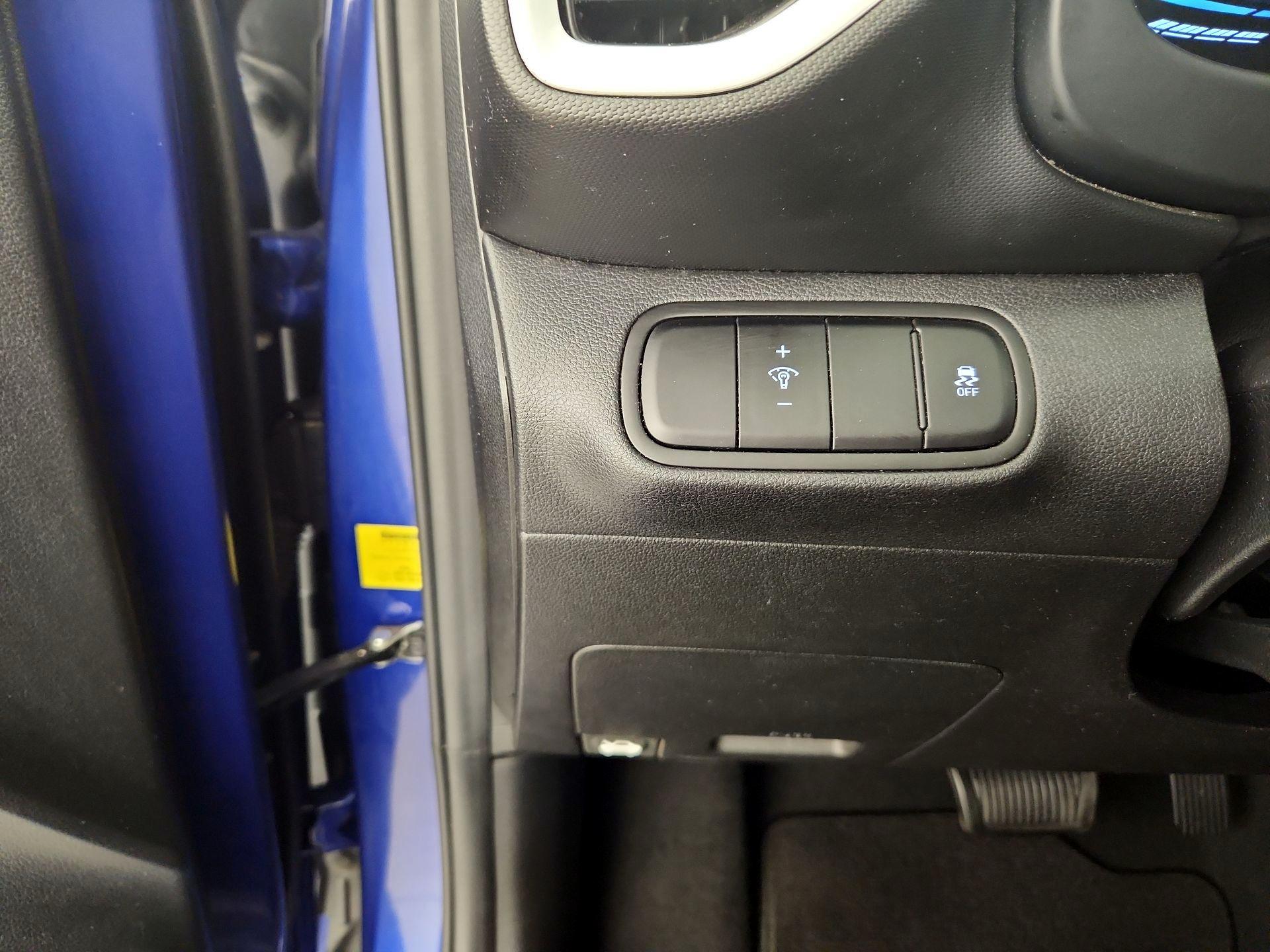 Thumbnail: 2023 Hyundai Venue - 13