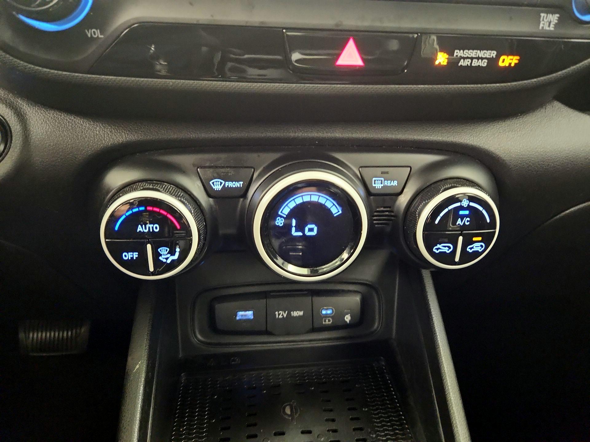 Thumbnail: 2023 Hyundai Venue - 16