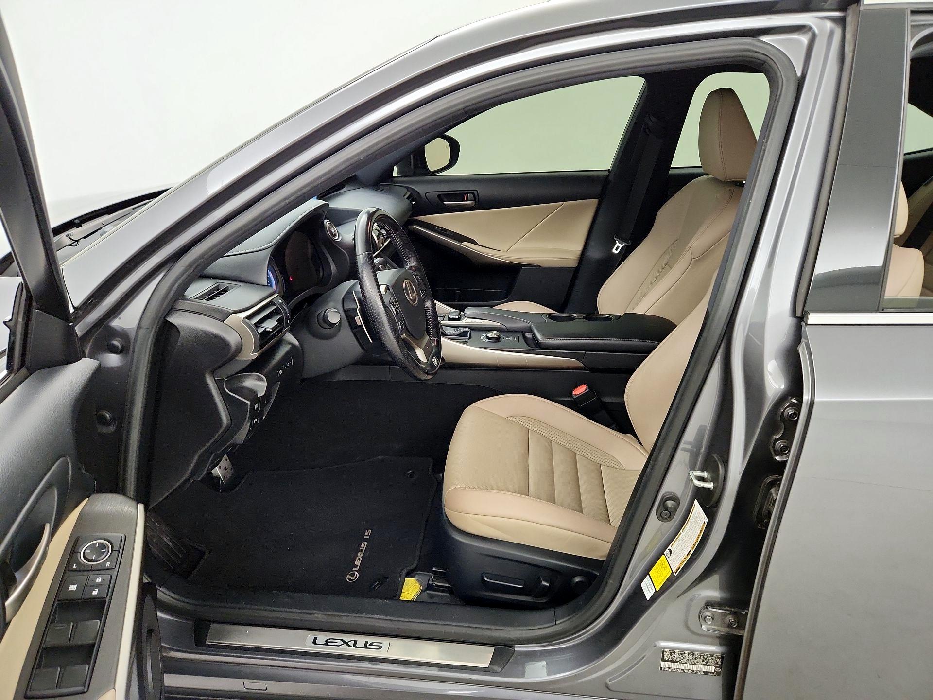 Thumbnail: 2020 Lexus IS - 11