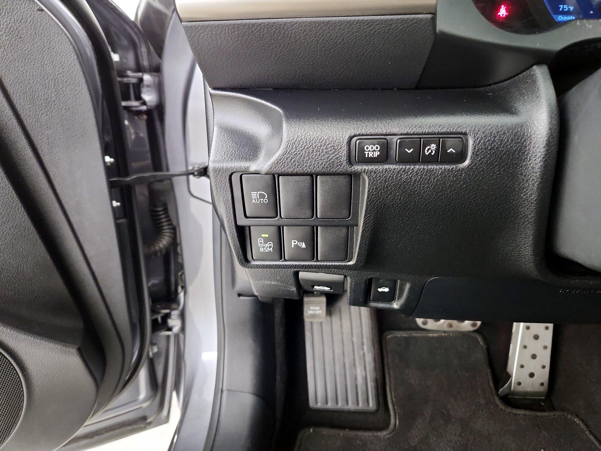 Thumbnail: 2020 Lexus IS - 13