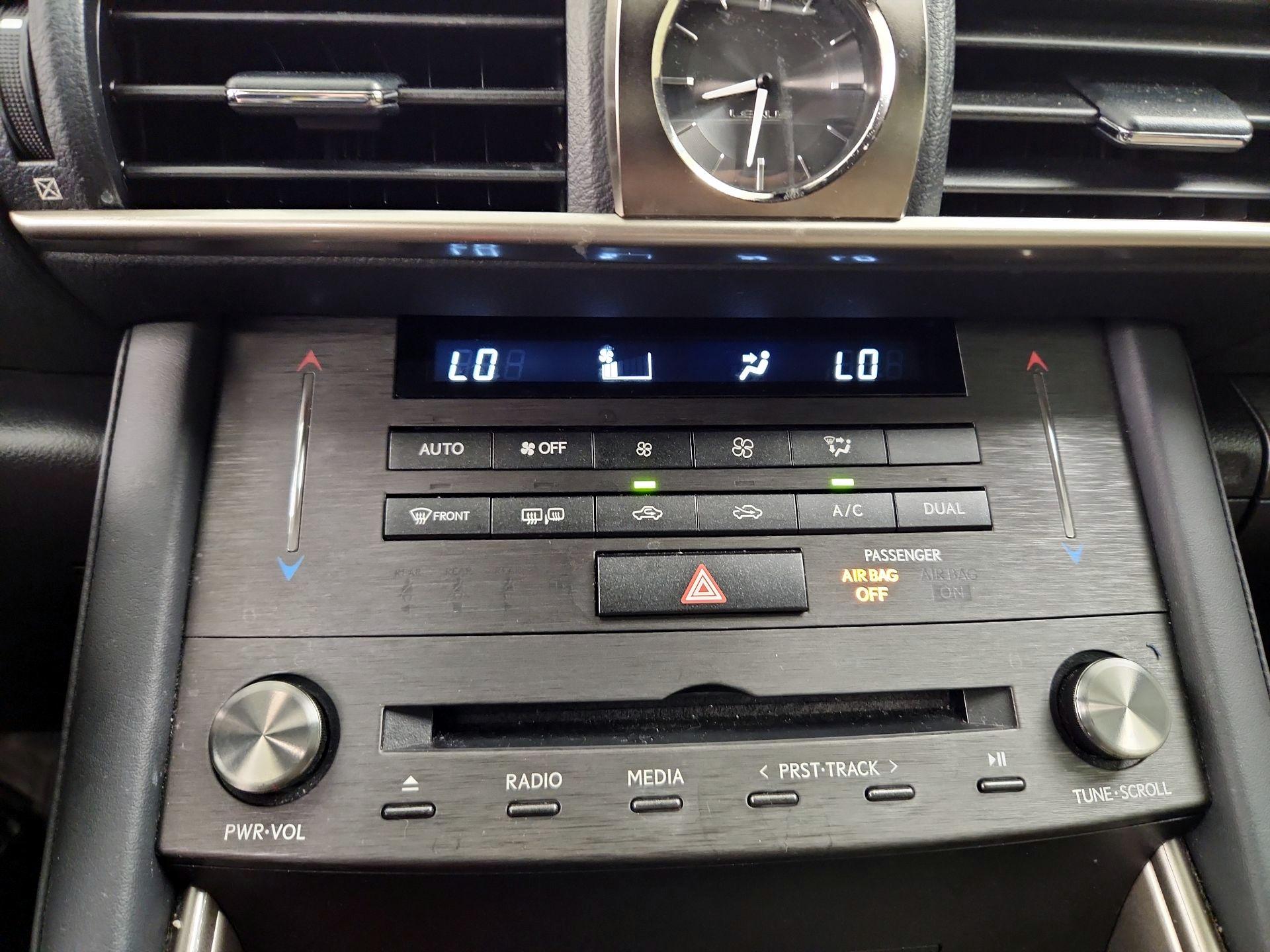 Thumbnail: 2020 Lexus IS - 17