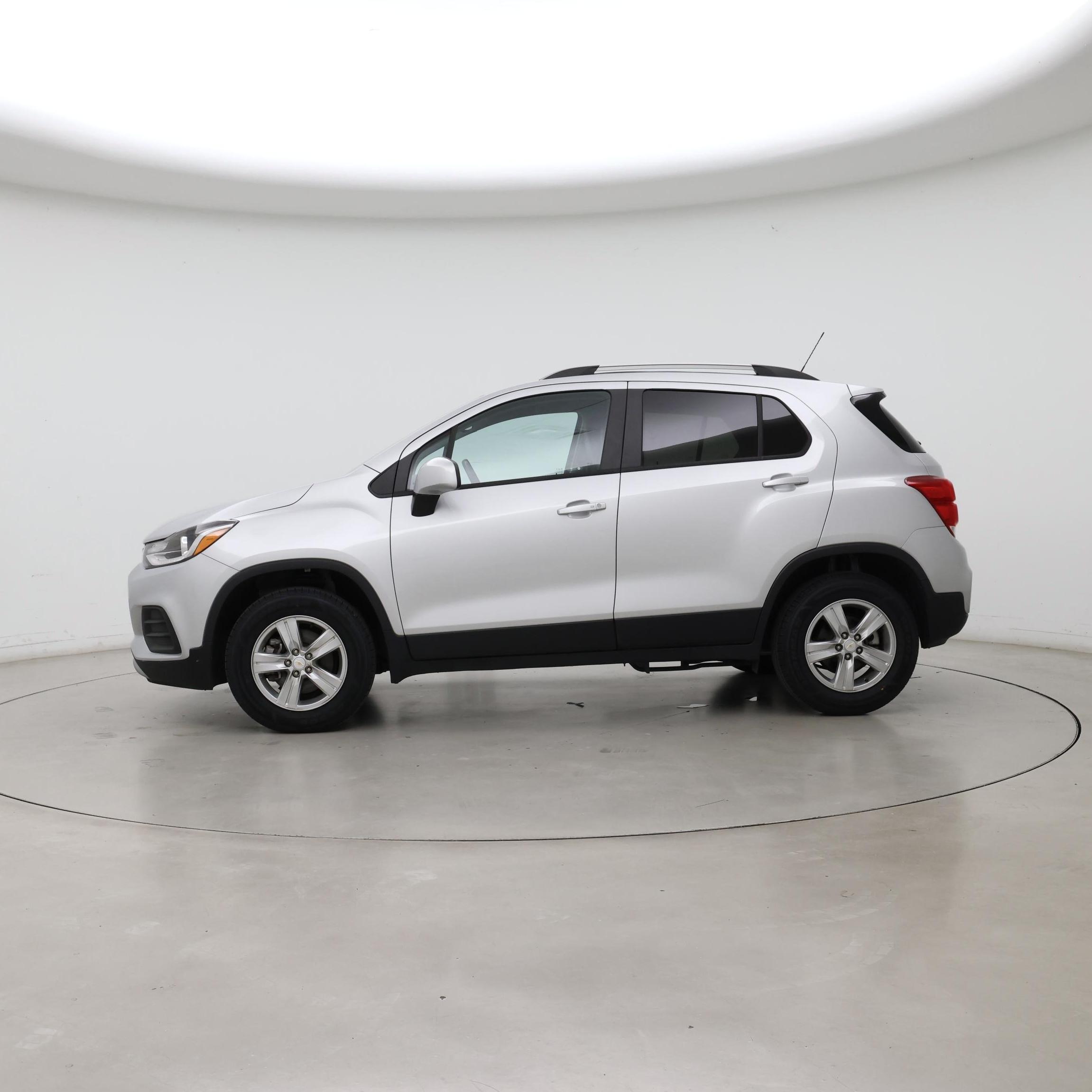 Thumbnail: 2022 Chevrolet Trax - 3