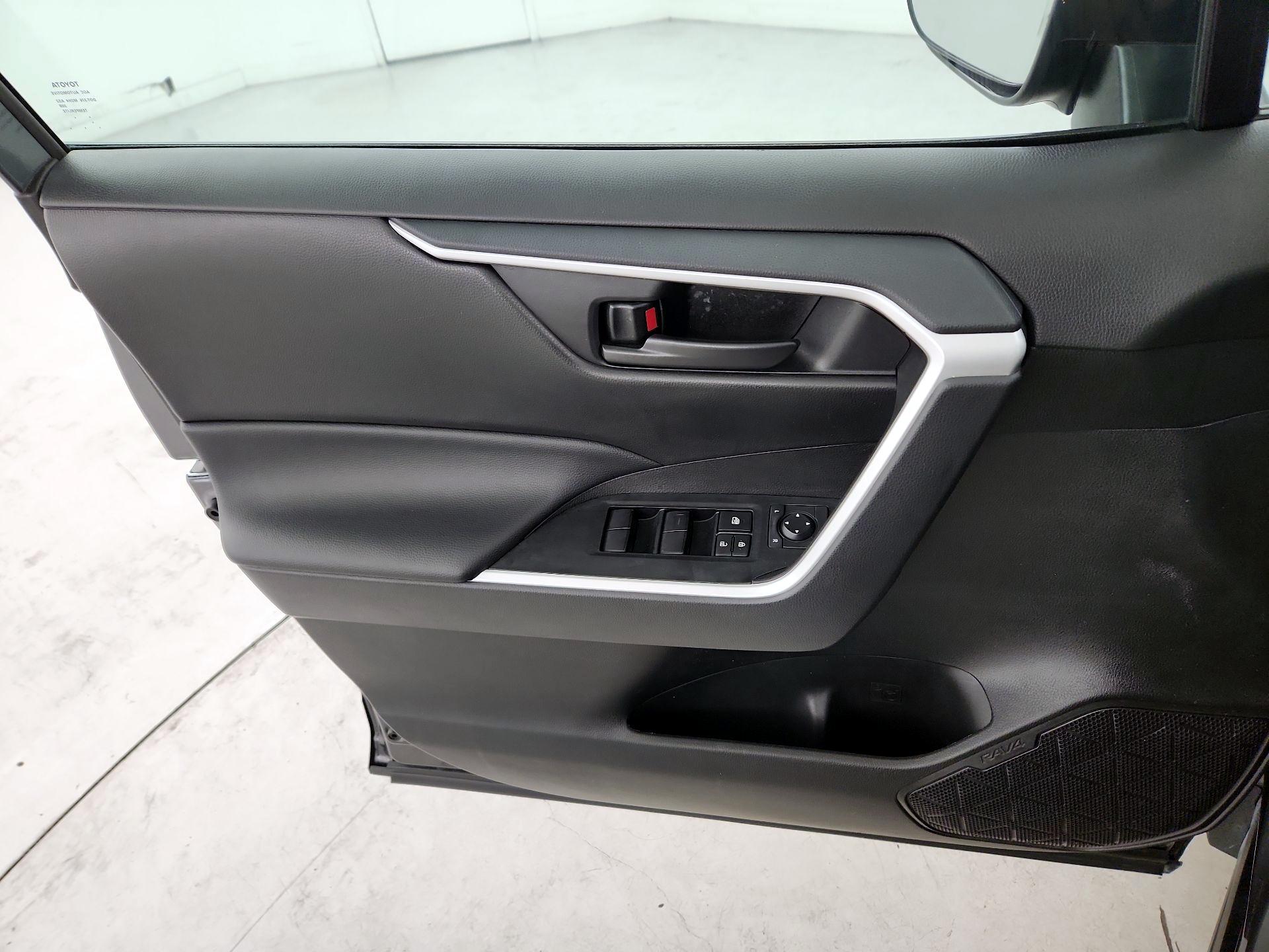 Thumbnail: 2025 Toyota RAV4 - 12