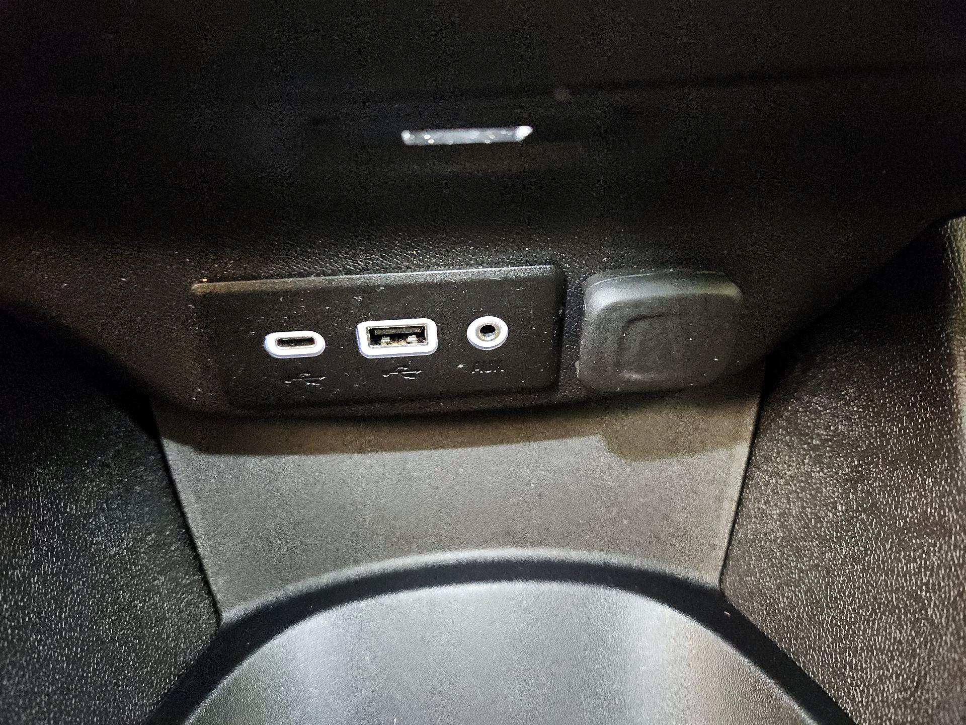 Thumbnail: 2023 Chevrolet Malibu - 18