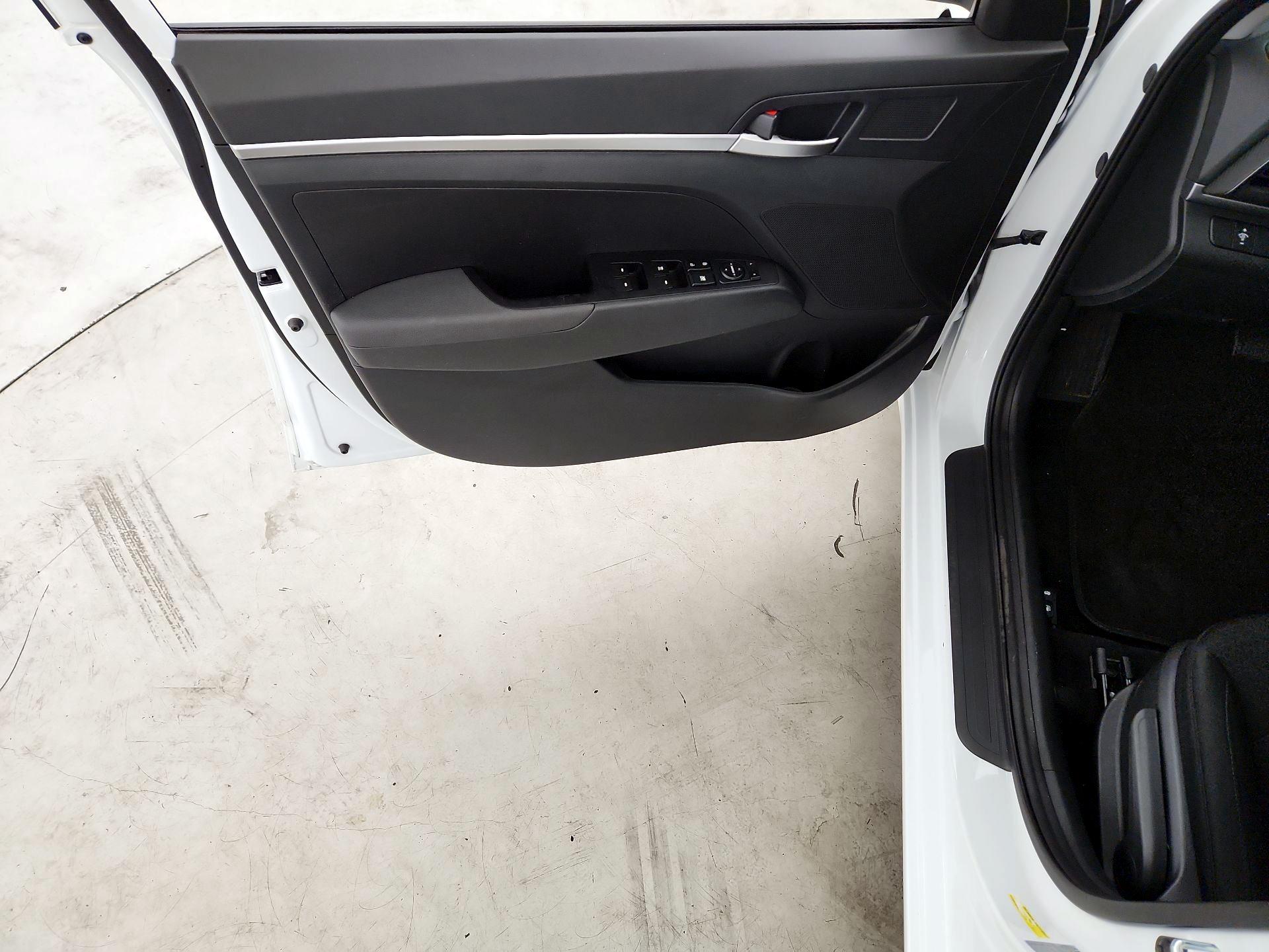 Thumbnail: 2020 Hyundai Elantra - 12