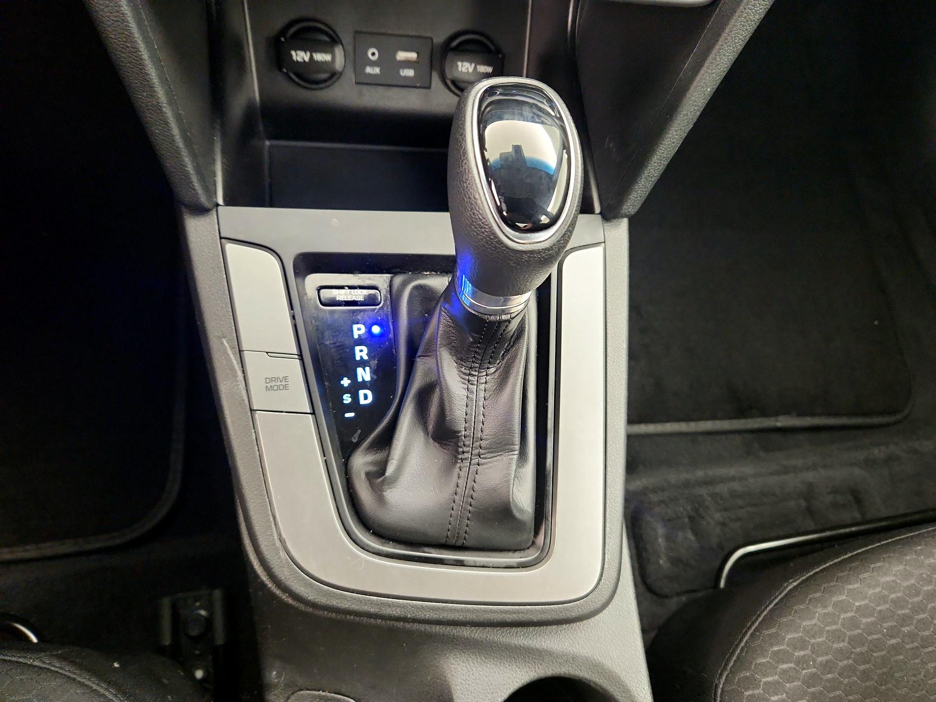 Thumbnail: 2020 Hyundai Elantra - 17