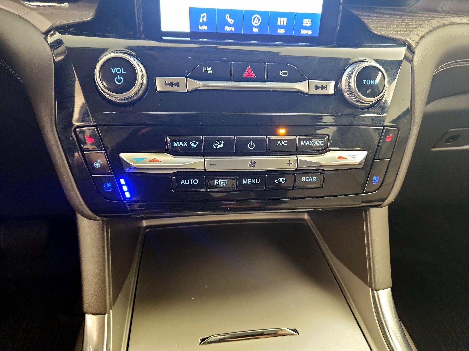 Thumbnail: 2022 Ford Explorer - 17