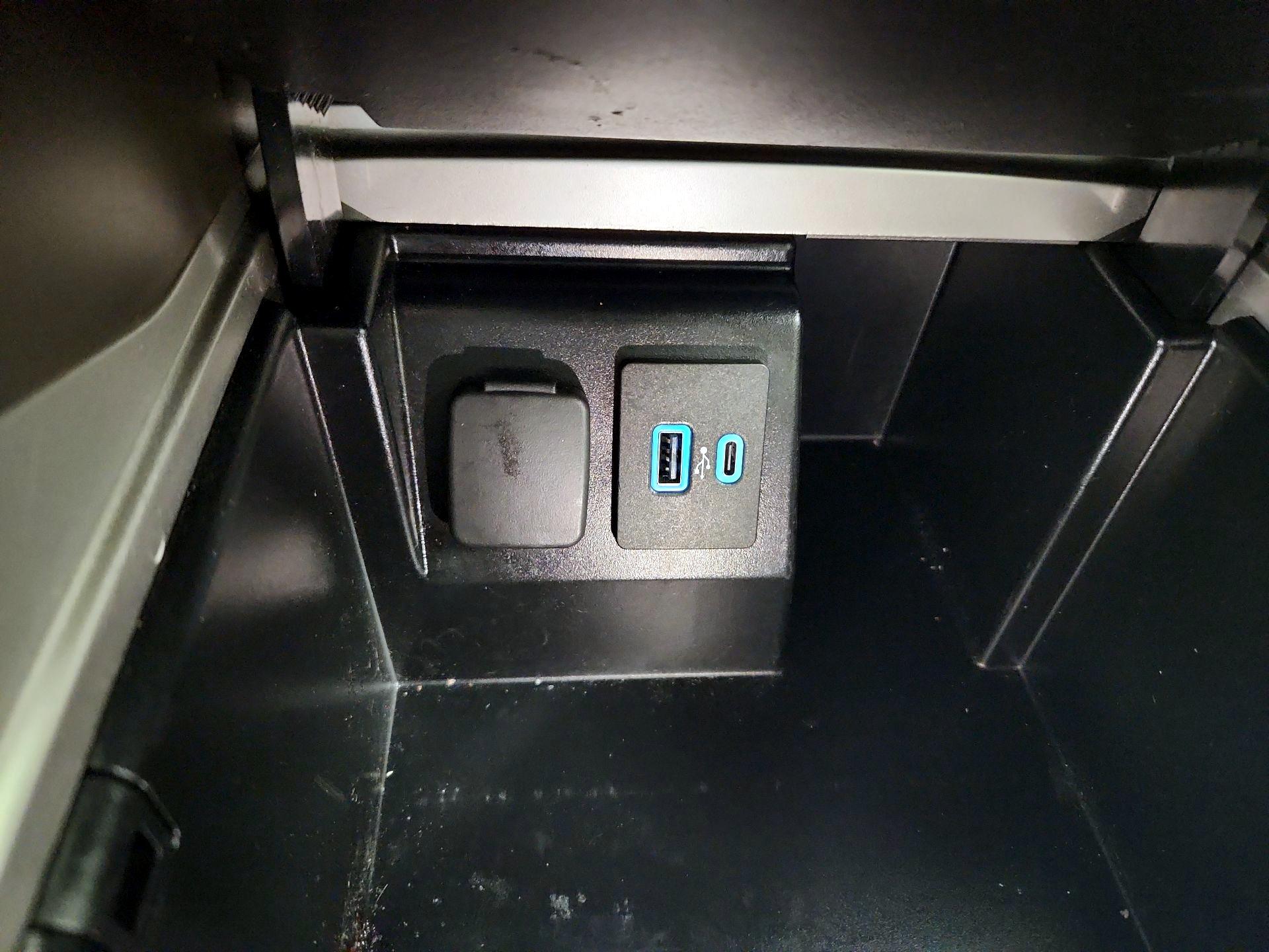 Thumbnail: 2022 Ford Explorer - 19