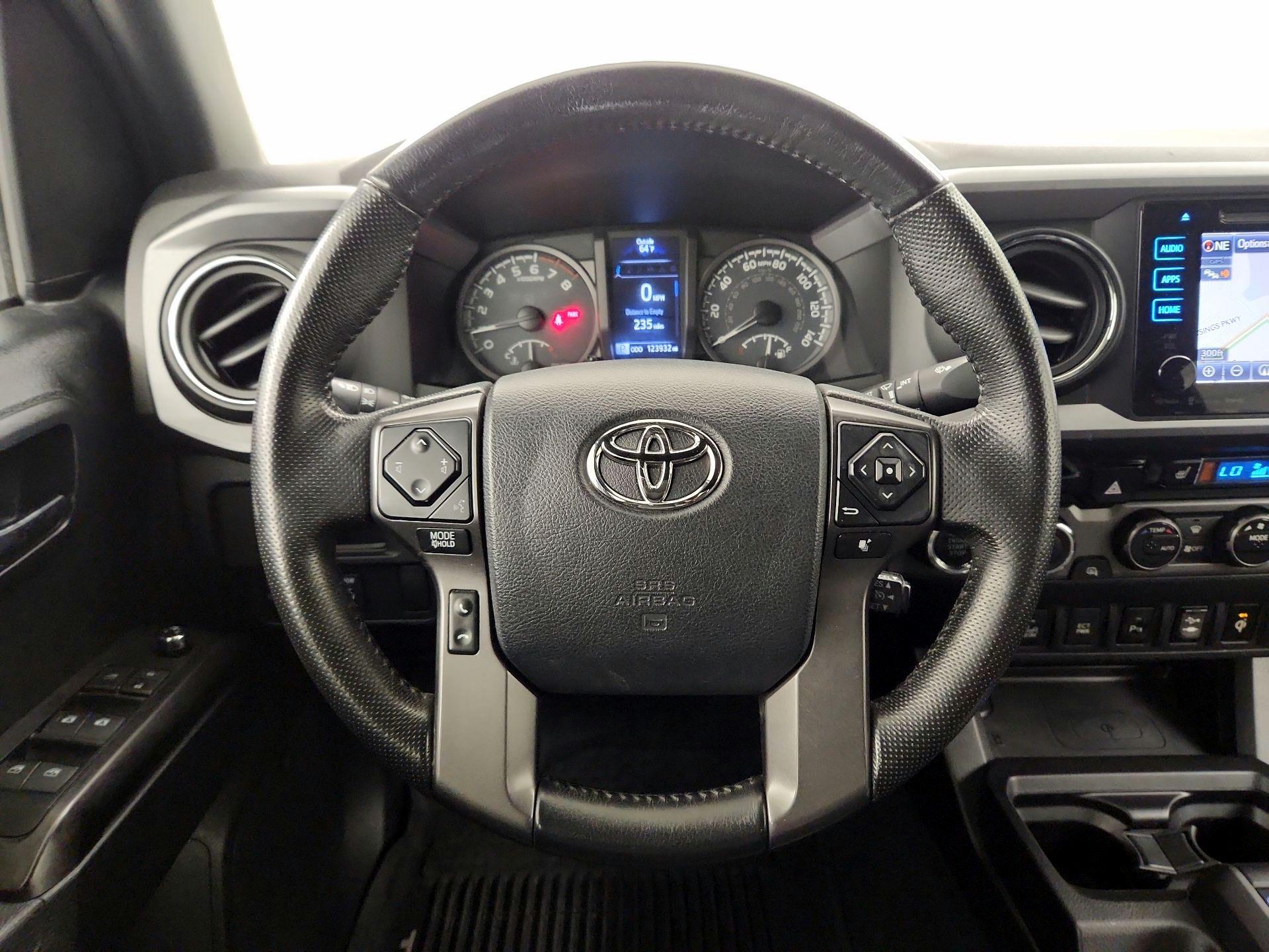 Thumbnail: 2016 Toyota Tacoma - 10